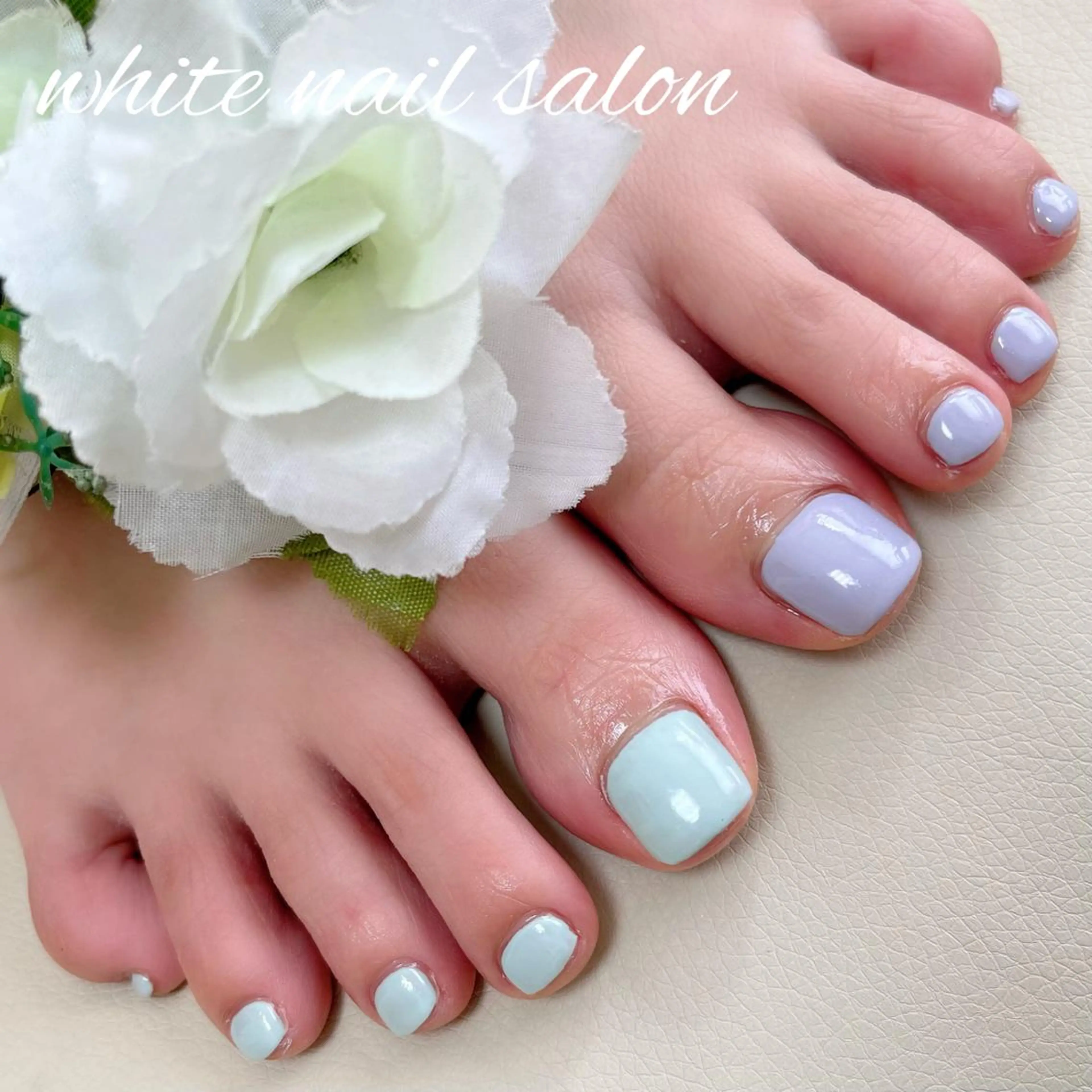 ネイル フットネイル ジェルネイル ハードジェル ラメ(グリッター) 持ち込み フットネイル white nail salonのネイルデザイン
