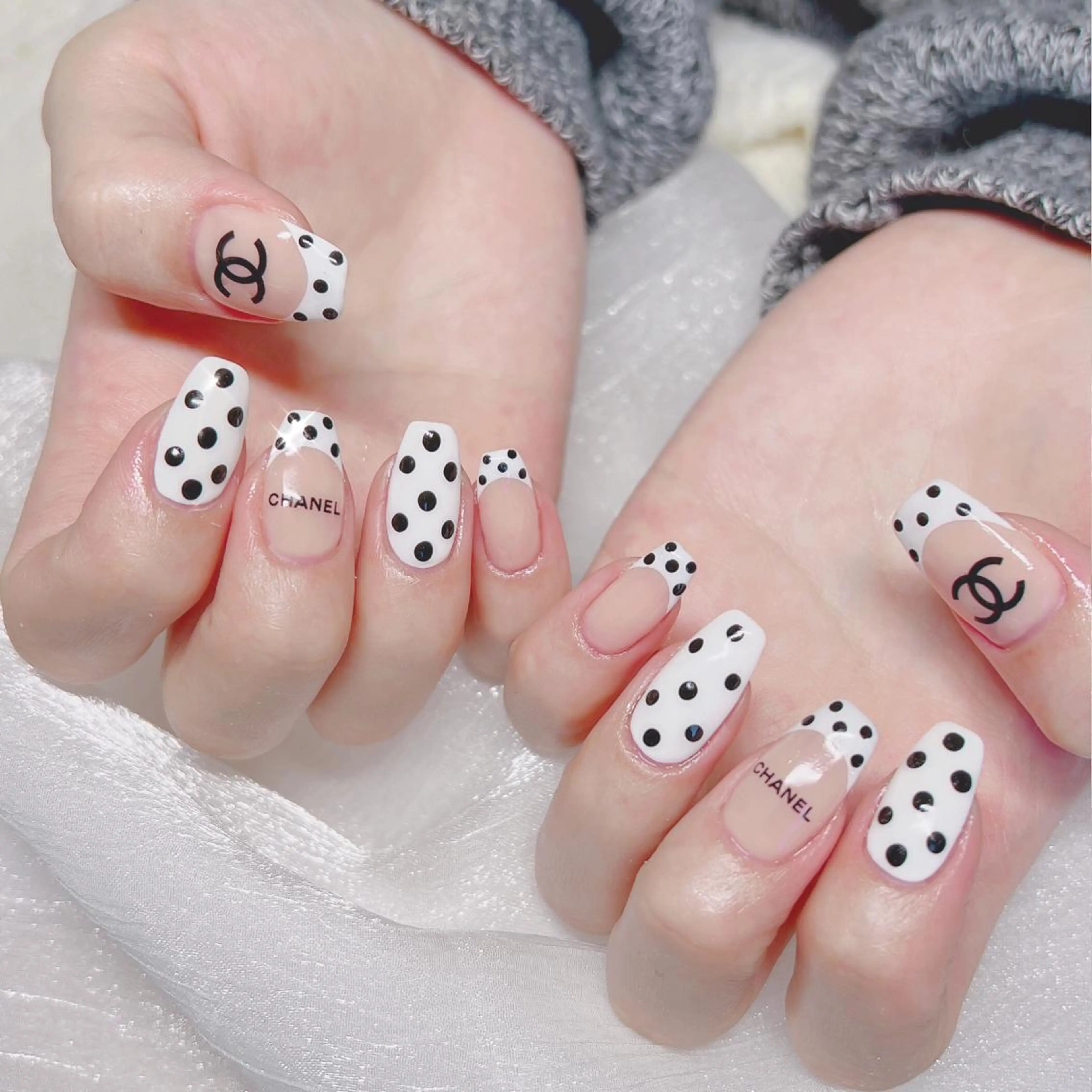 ネイル オーロラネイル フットネイル フレンチネイル ジェルネイル 韓国ネイル 【ENサロン】 Rei🎀Nailのネイルデザイン