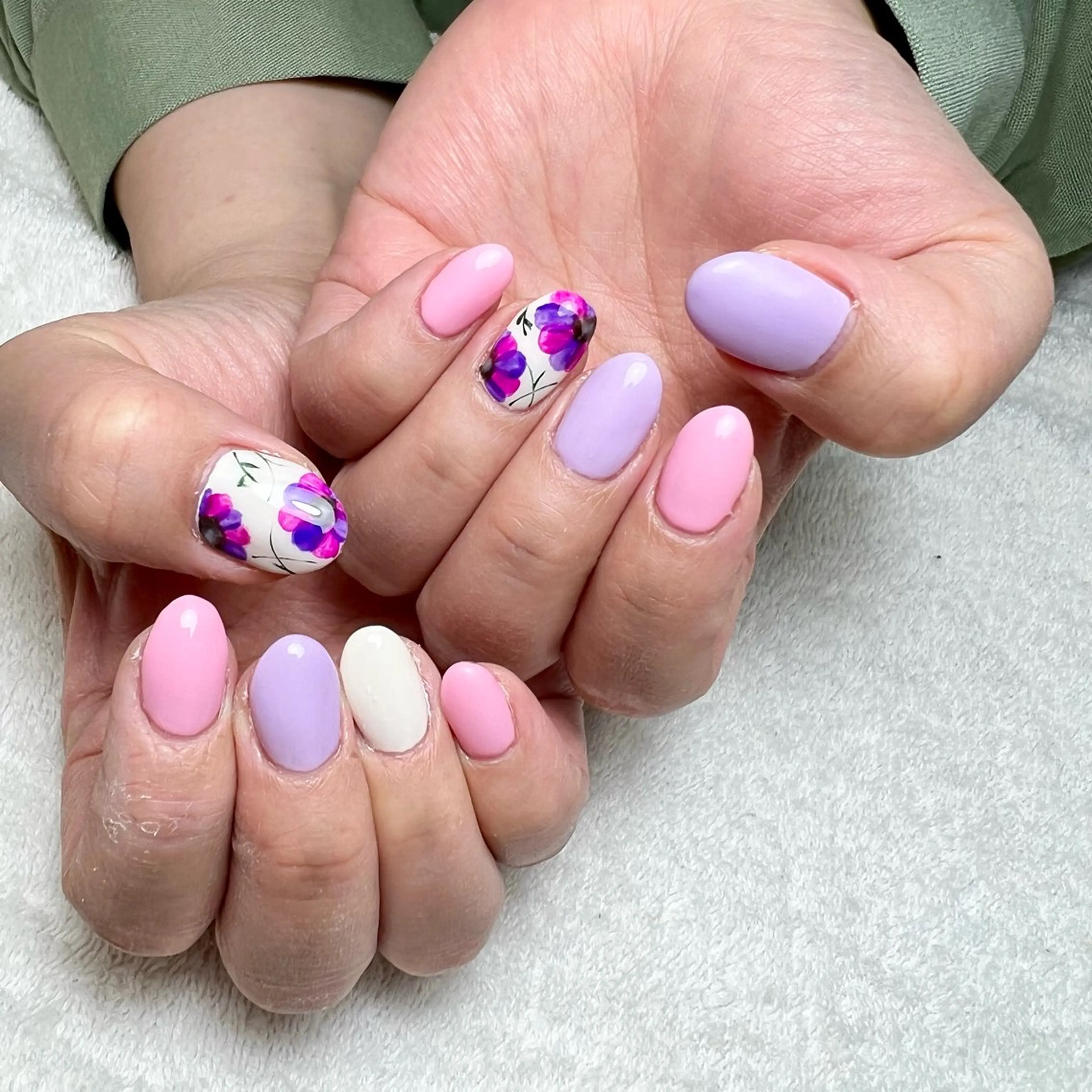 ネイル フラワーネイル ハンドネイル COCO+所属・COCO +のエステ・リラクイメージ