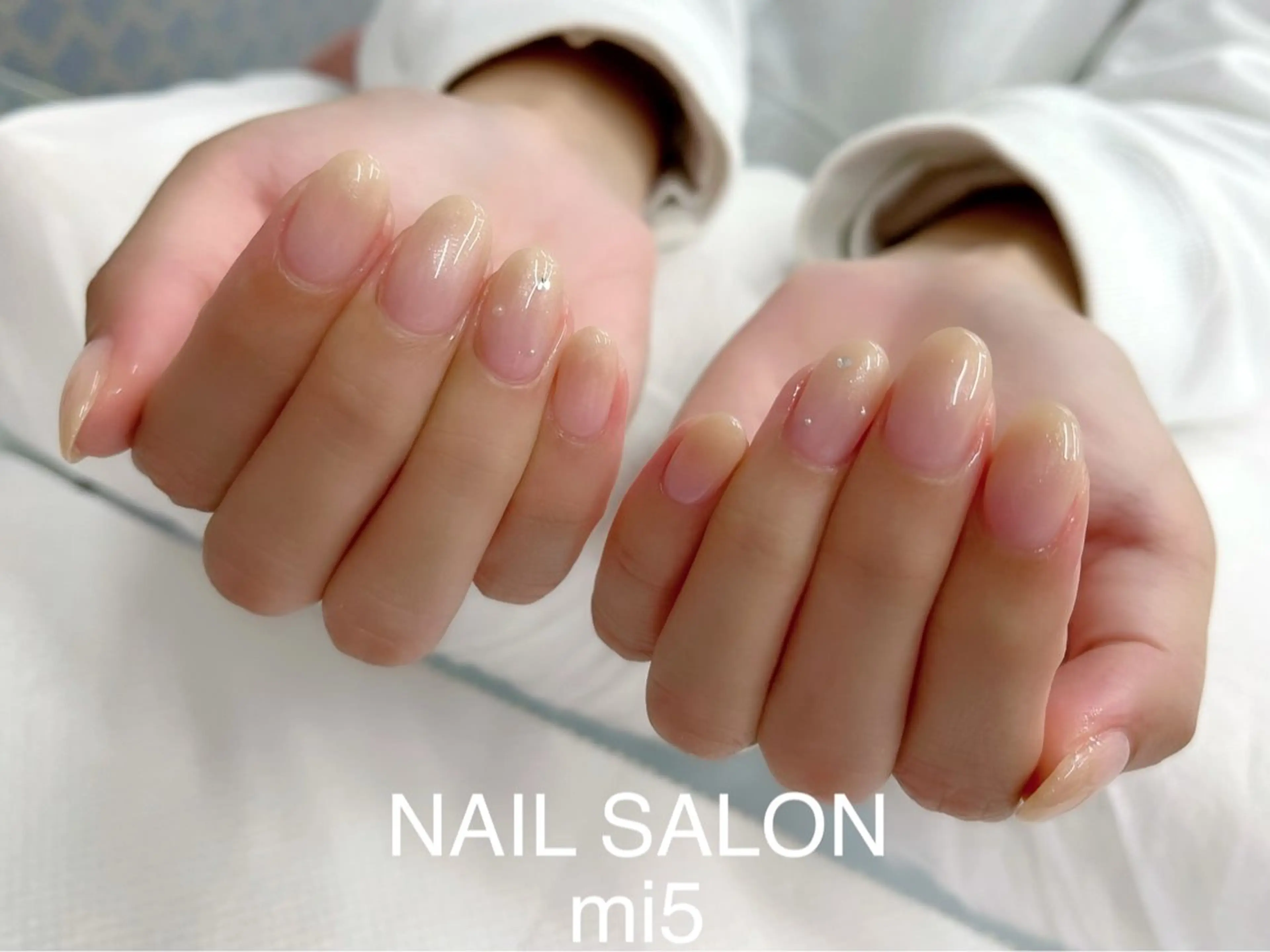 ネイル グラデーション ストーンネイル ハンドネイル NAIL SALON mi5／Momokoのネイルデザイン