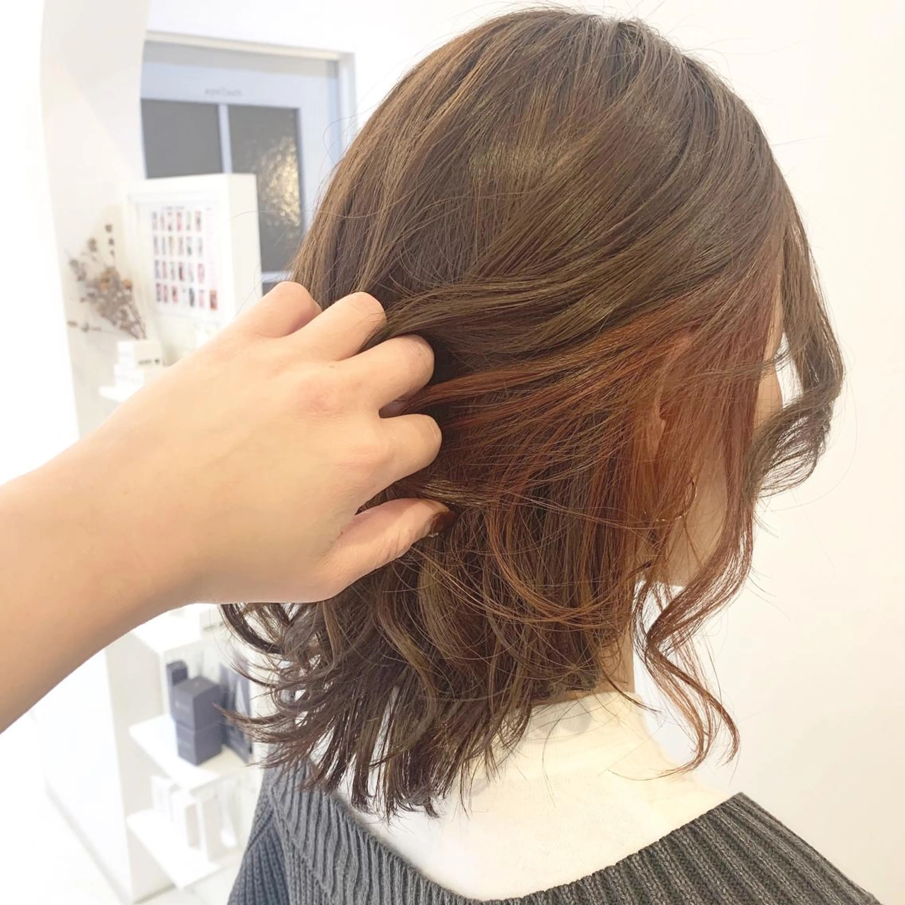 ミディアム カラー ブリーチ イヤリングカラー オレンジ cher. 新井瑞希のヘアスタイル