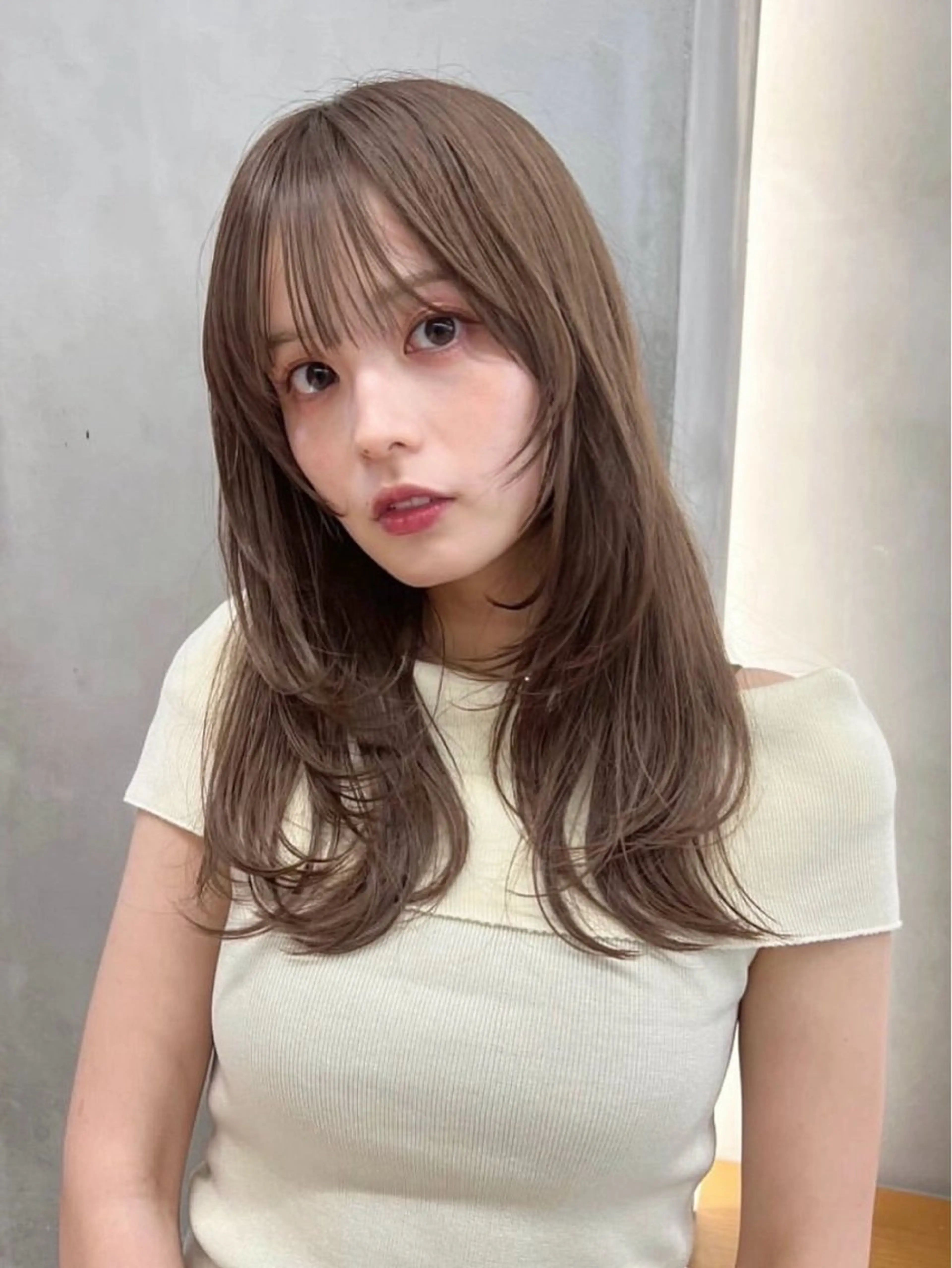 セミロング センターパート /ニュアンスパーマのヘアスタイル