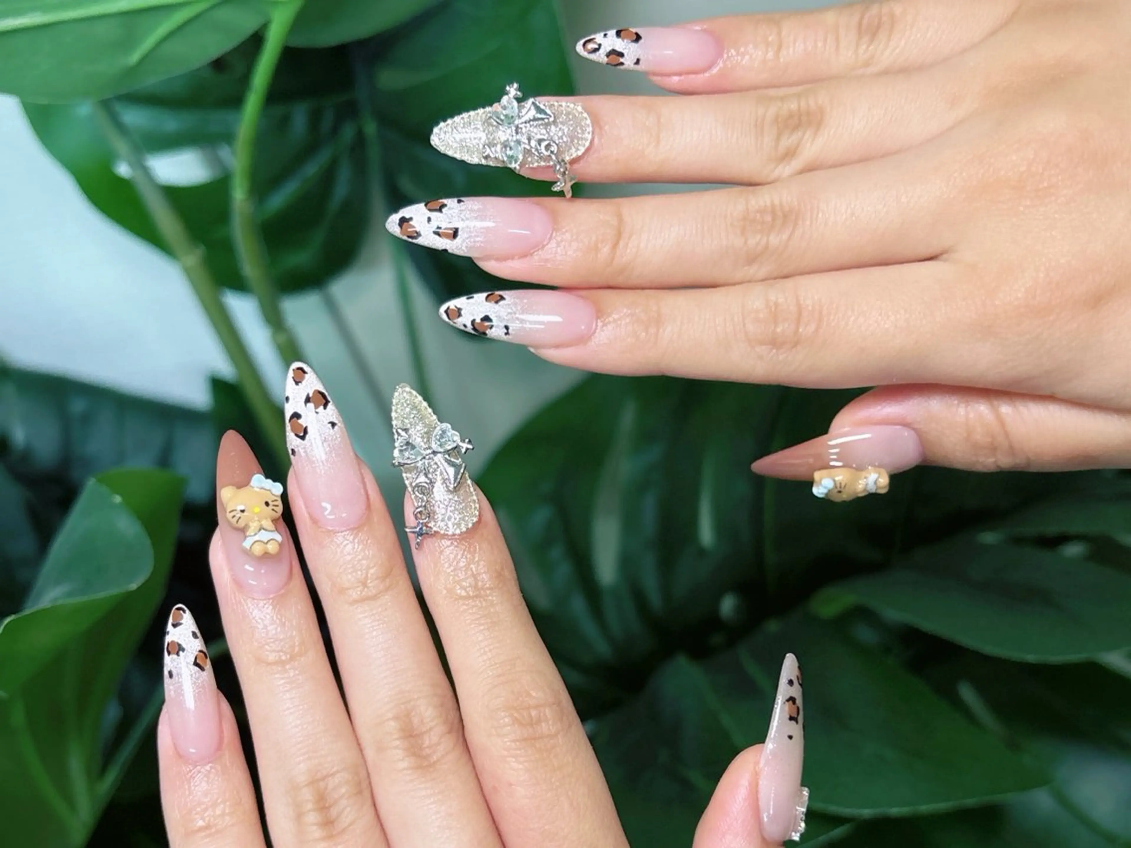 ネイル ジェルネイル 韓国ネイル マグネットネイル 持ち込み ワンカラーネイル ハンドネイル ハンドケア R1🎀Nail💕 池袋東口店のネイルデザイン