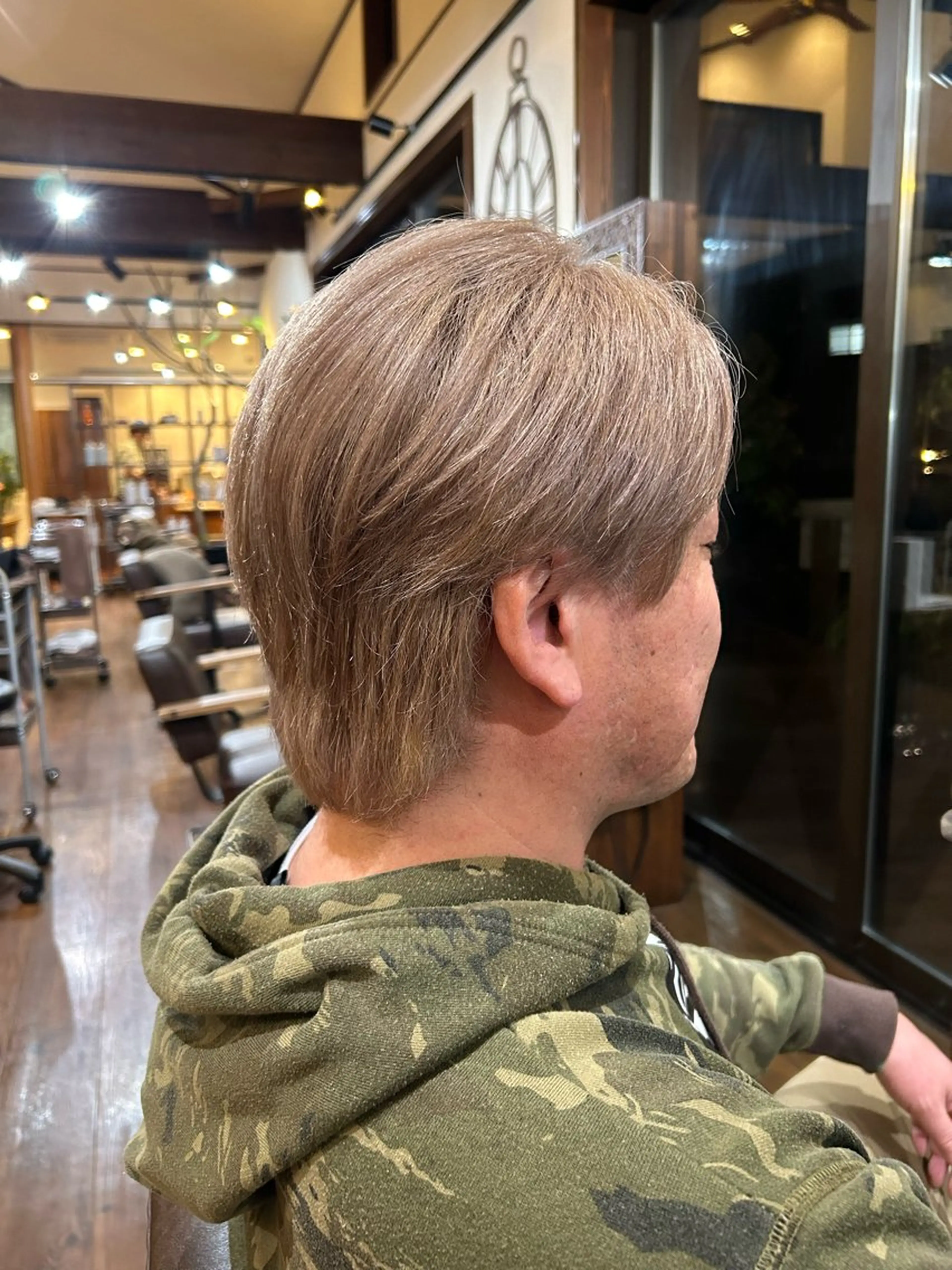 カラー メンズ メンズブリーチ メンズハイトーン マッシュ 刈り上げ ベージュカラー 美容室　Luccica HAWAII所属・村田 翔のヘアスタイル