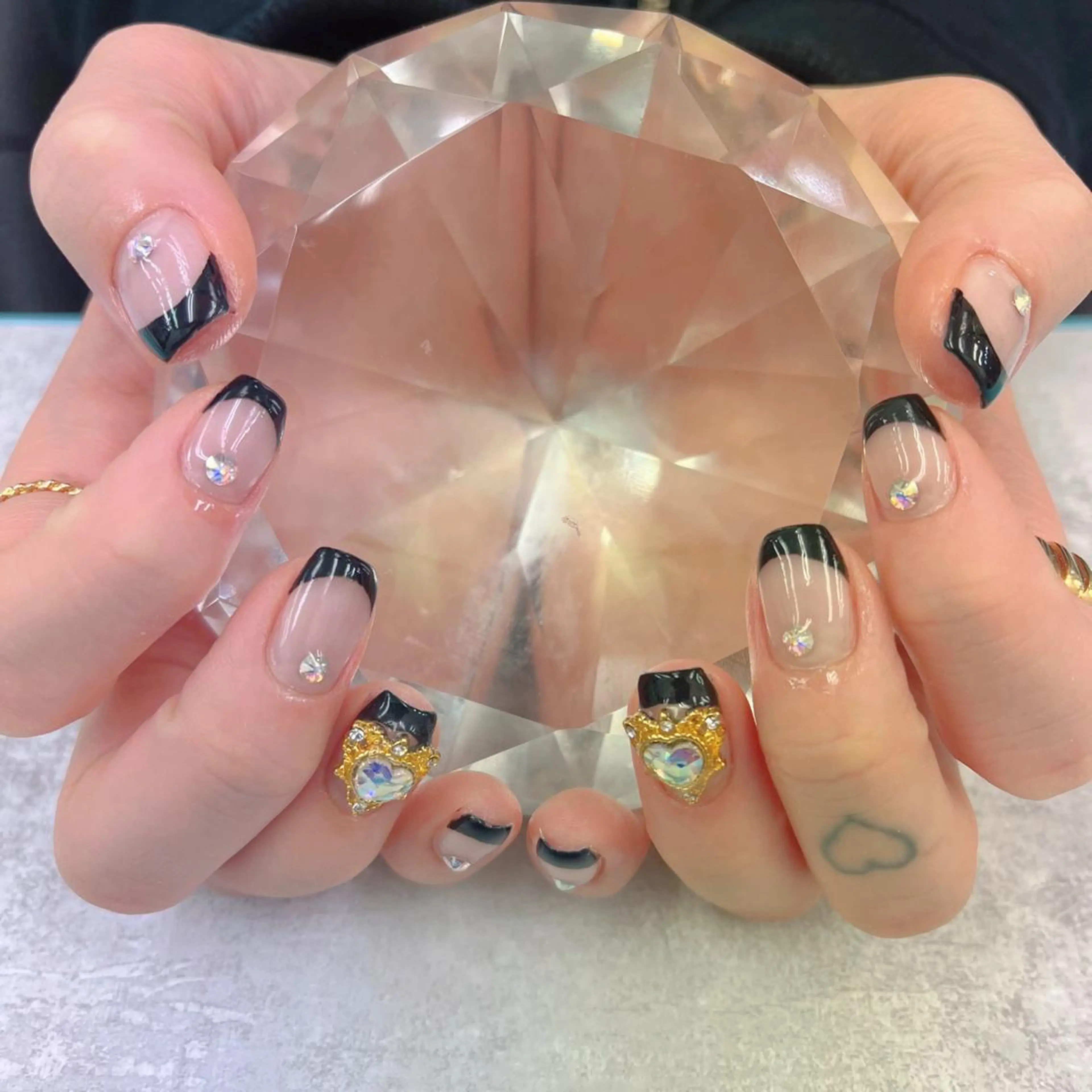 ネイル フレンチネイル ストーンネイル ブルーデイジー栄本店所属・BlueDaisy 栄本店のネイルデザイン