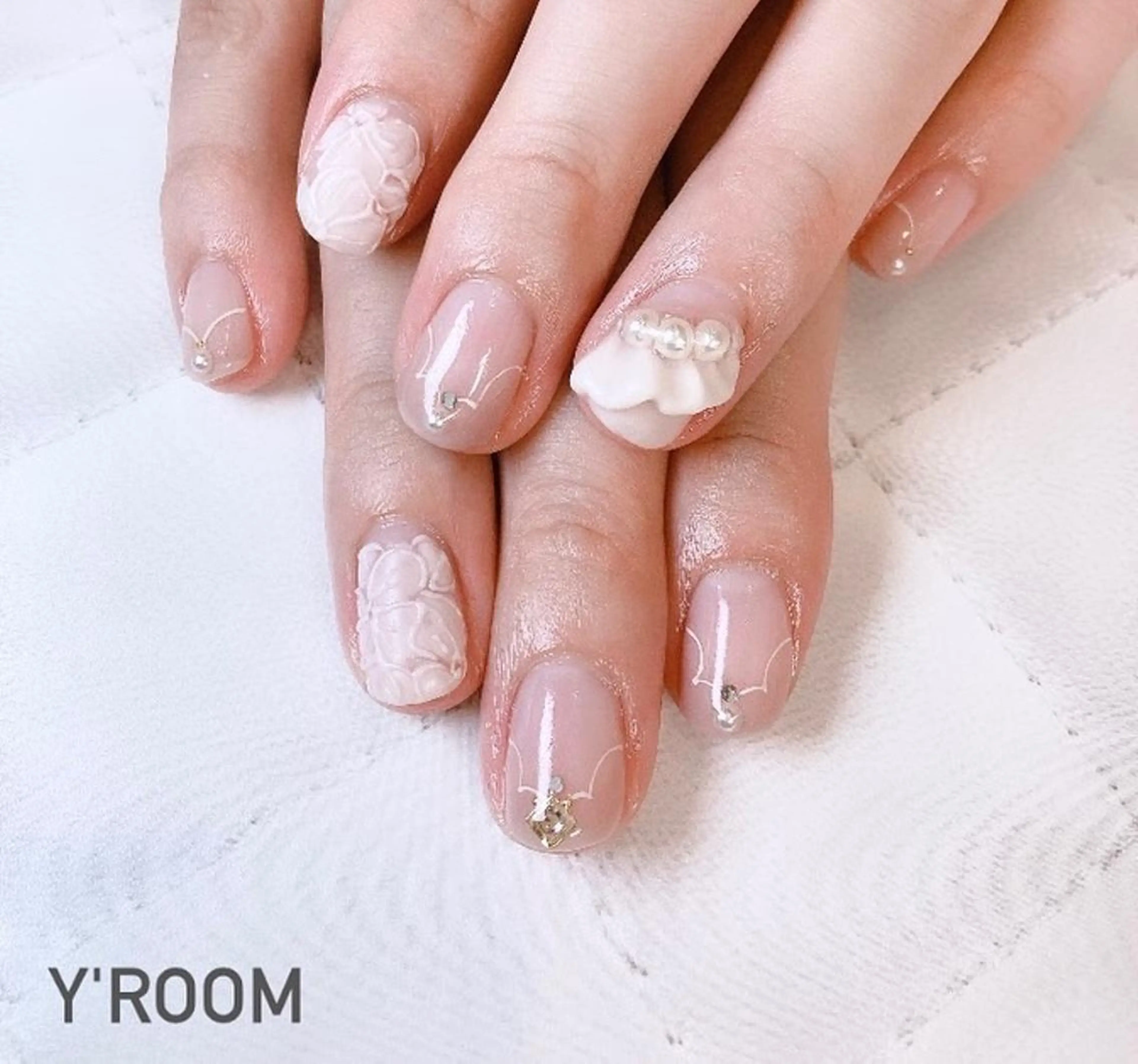 ネイル オーロラネイル フラッシュネイル フットネイル ジェルネイル 氷ネイル・うるうるネイル ハンドネイル YUKA （ネイリスト）のネイルデザイン