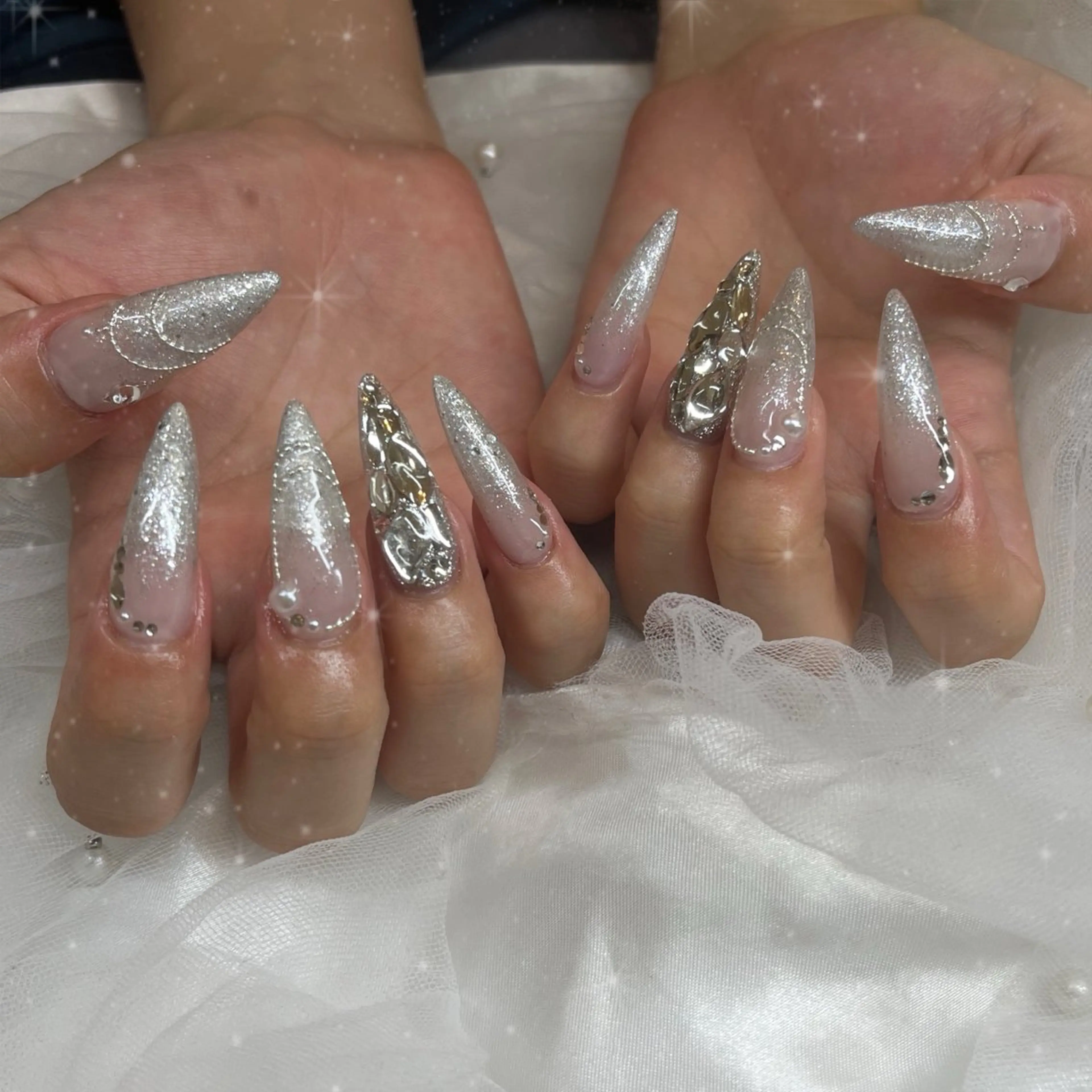 ネイル ラメ(グリッター) ロングネイル ホワイト ハンドネイル ブルーデイジー栄本店所属・BlueDaisy 栄本店のネイルデザイン