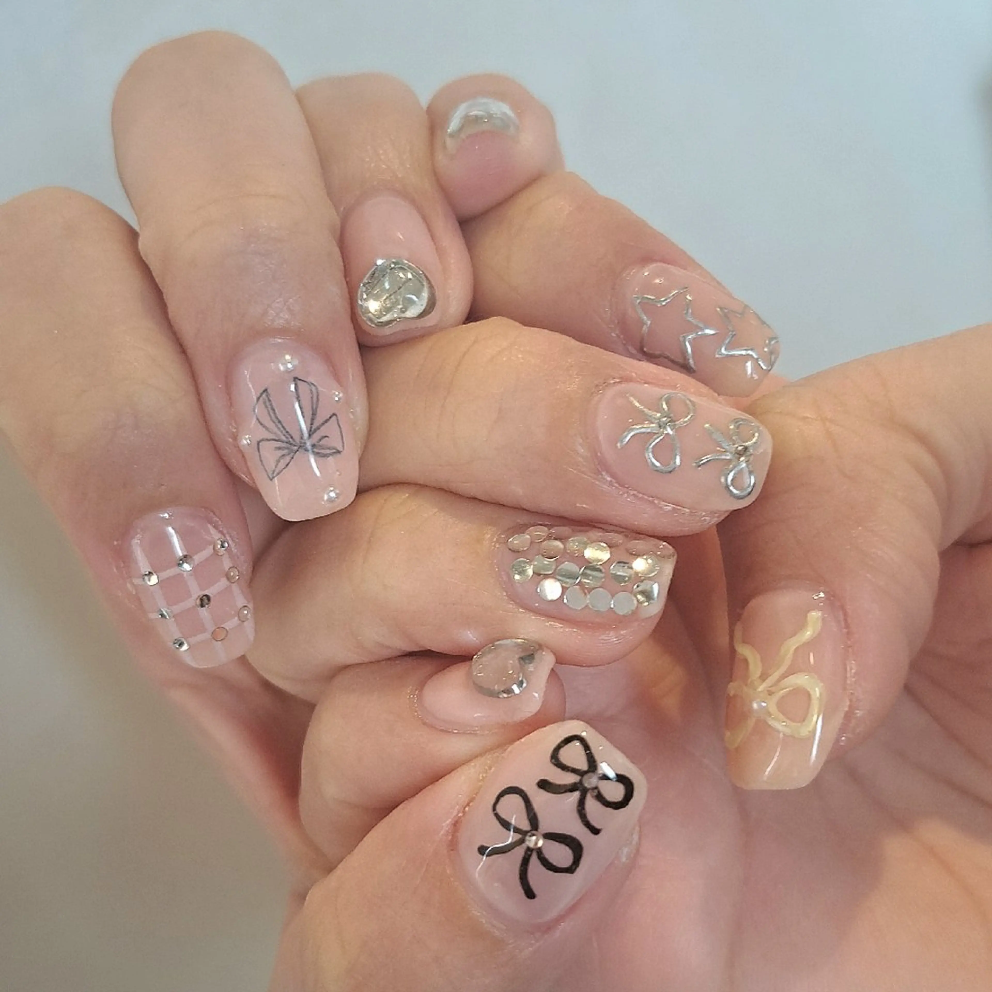 ネイル アートネイル ホログラムネイル 韓国ネイル 持ち込み リボン Nail mood /アートし放題のネイルデザイン