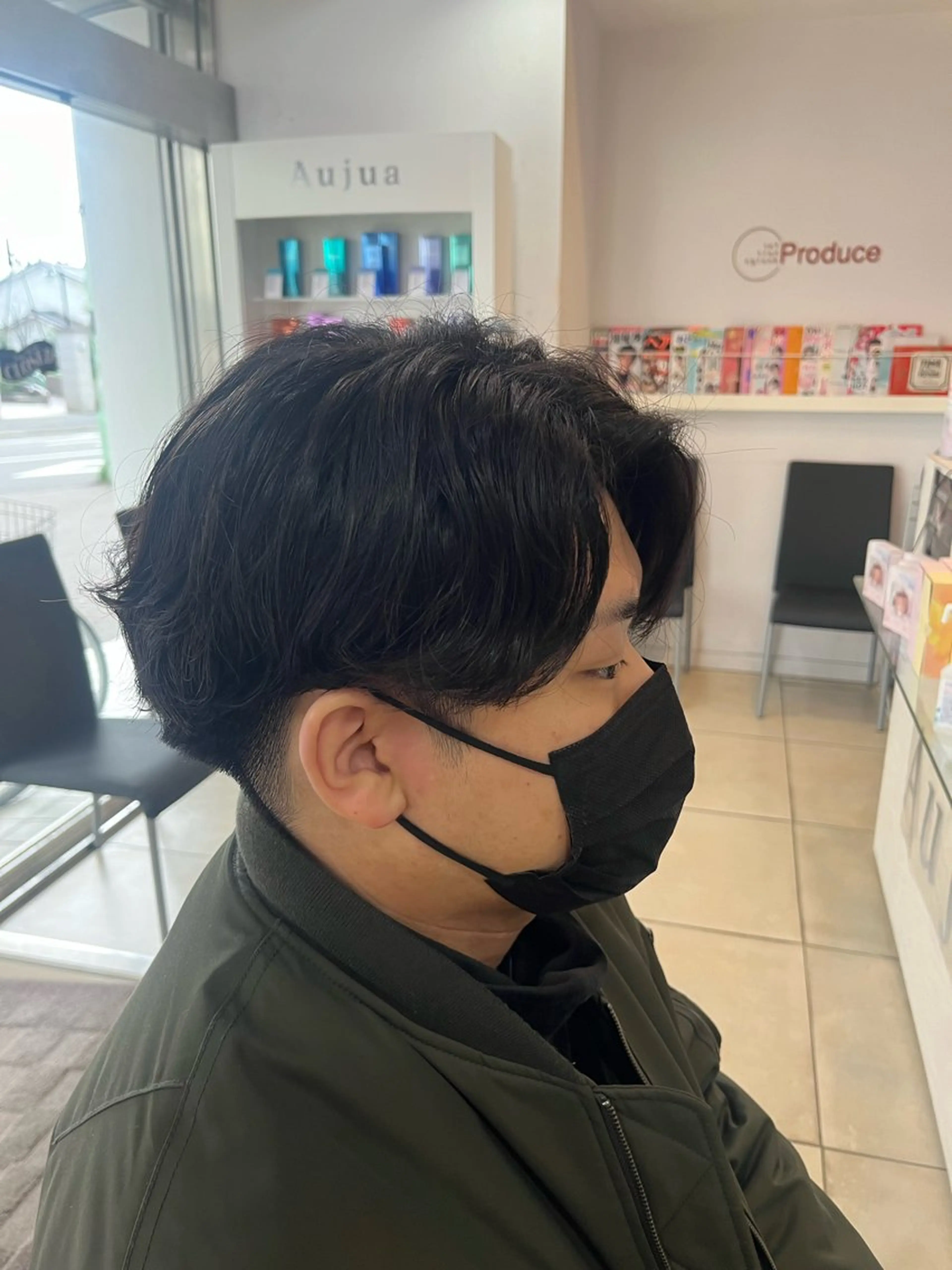 ミディアム パーマ メンズ ミディアムパーマ センターパート カルマパーマ メンズパーマ カット パーマ 韓国風メンズ/毛流れ ヘアなら須田龍世のヘアスタイル