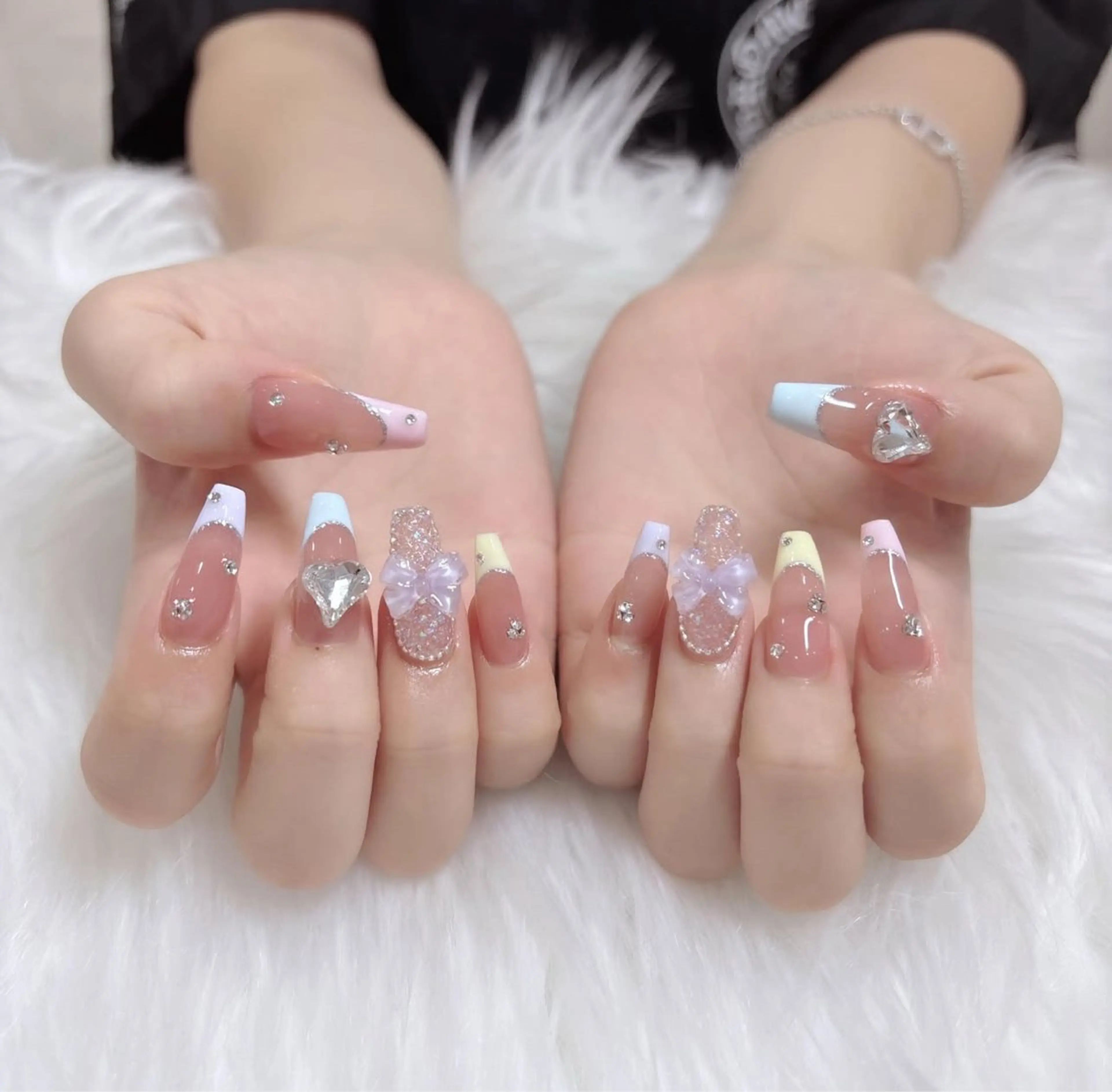 ネイル ジェルネイル グラデーション ミラーネイル ニュアンスネイル ネイルチップ ハンドネイル Kitty Nailのネイルデザイン