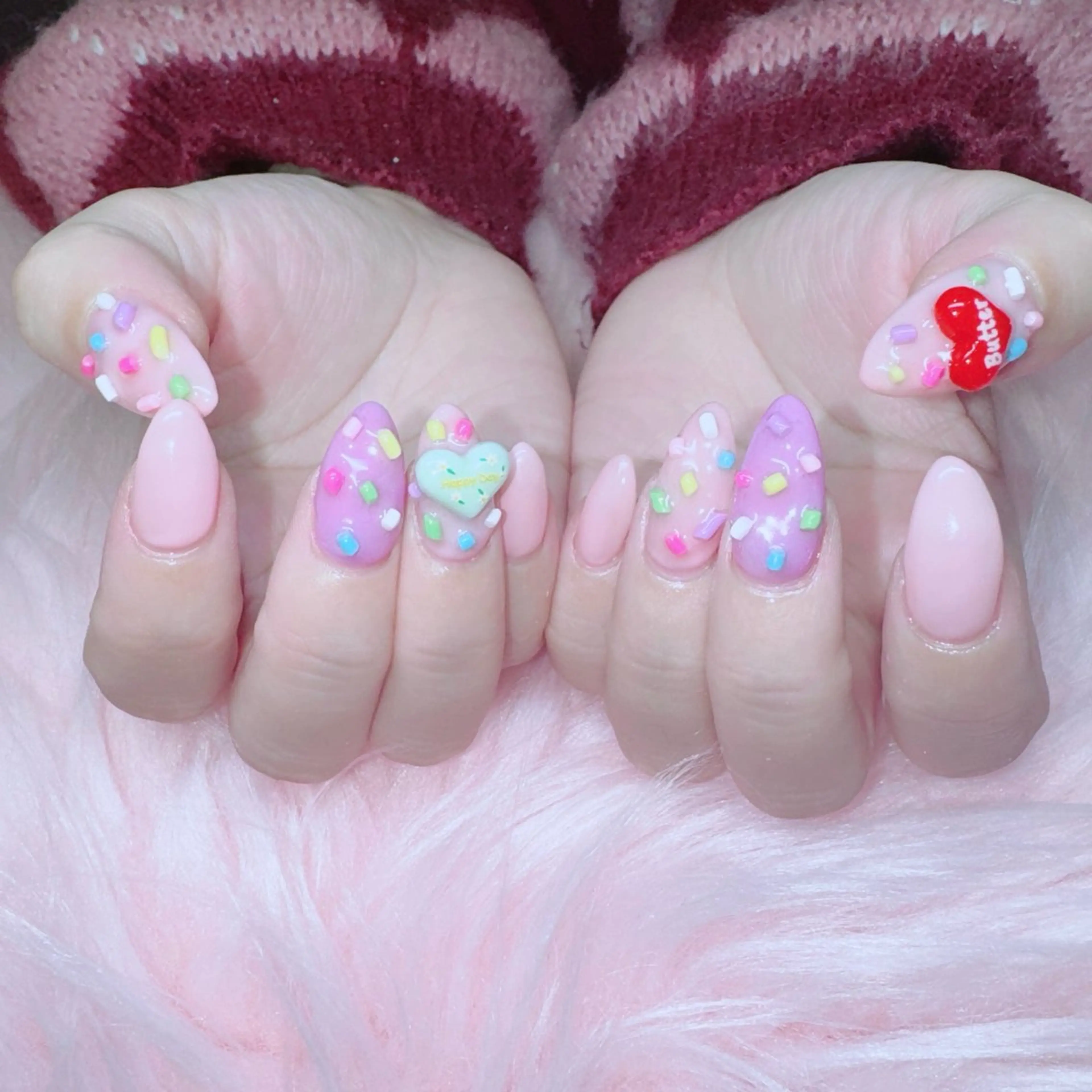 ネイル バレンタイン ハンドネイル RIEKO🍒 ワンホン♡推しネイルのネイルデザイン