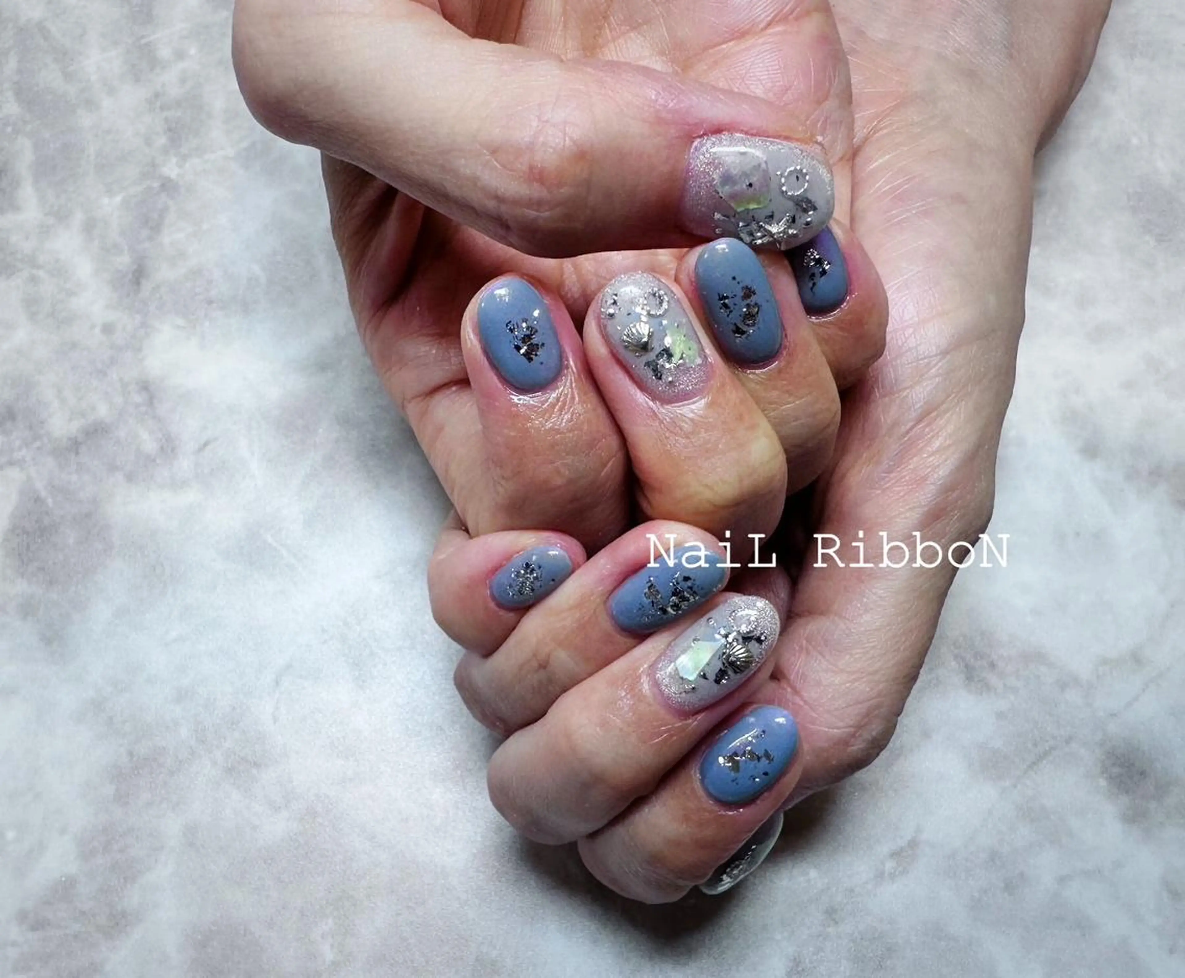 ネイル ネイルリボン 受付スタッフのネイルデザイン