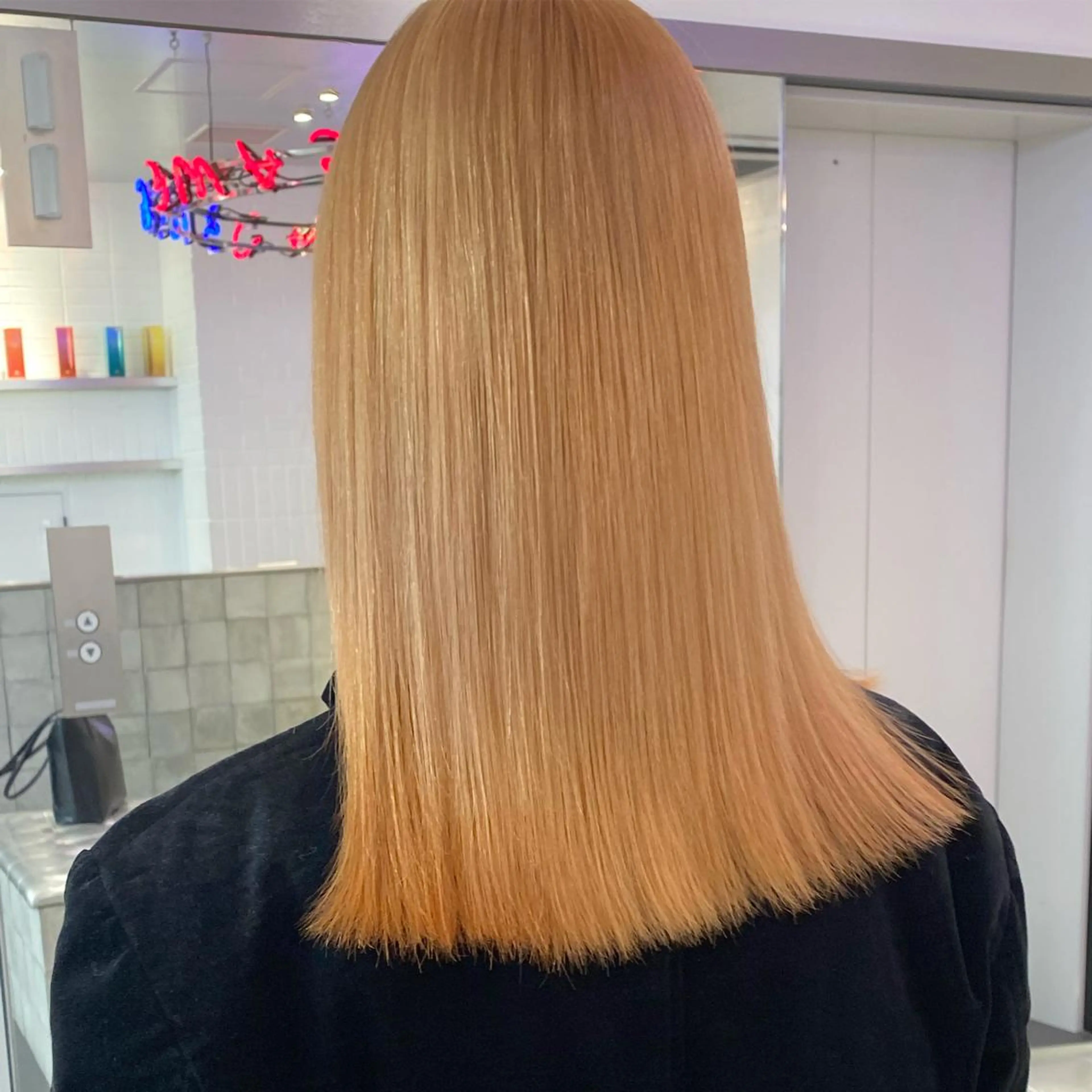 ロング カラー ヘアアレンジ ベージュカラー オレンジ オレンジベージュ ヘアカラー トリートメント 🎨ハイトーン/ 切りっぱなし みつきのヘアスタイル