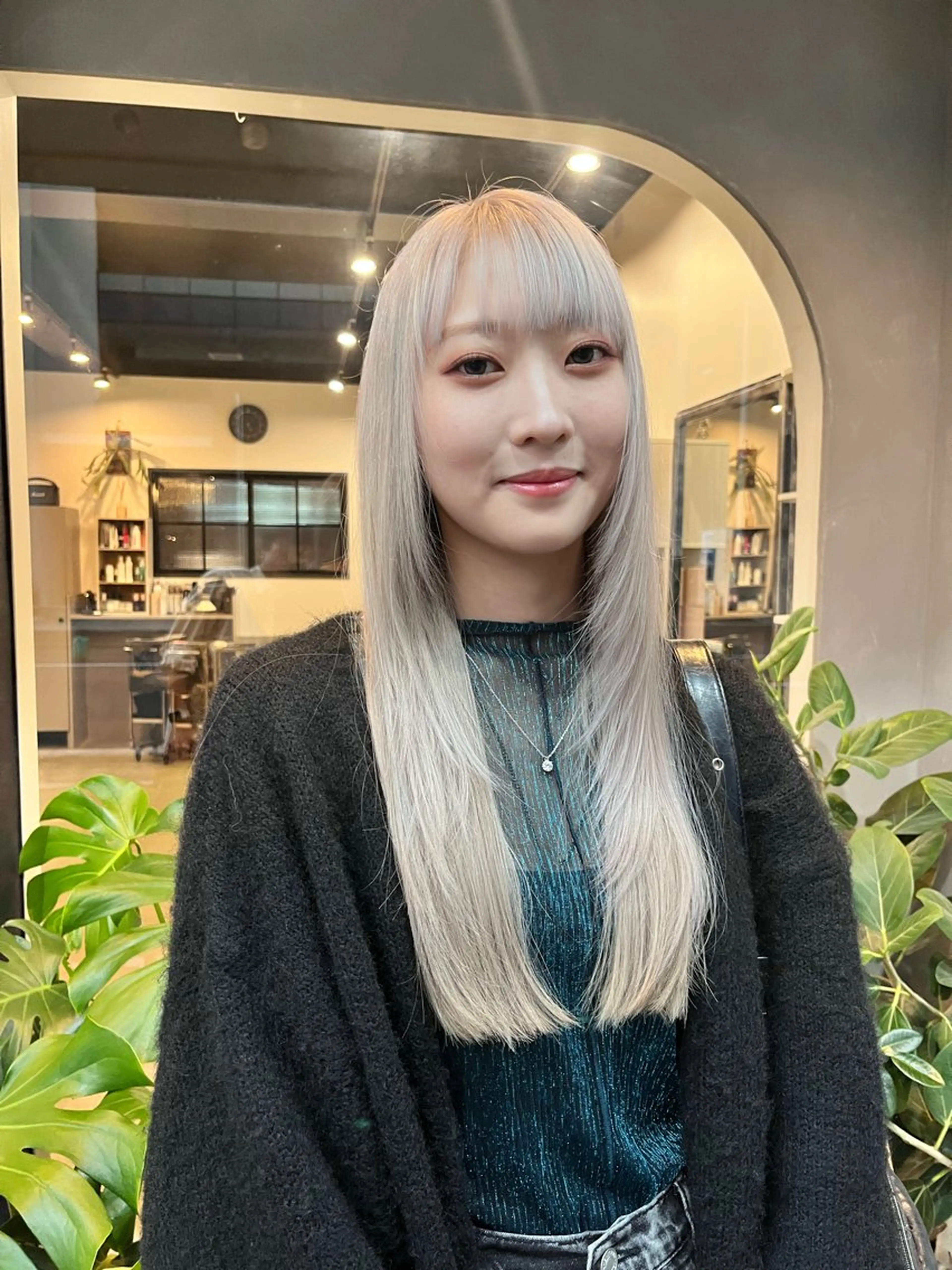 ロング カラー ロングレイヤー ブリーチ レイヤーカット ロング カット ヘアカラー トリートメント dogstar小林諒 レイヤー/パーマのヘアスタイル