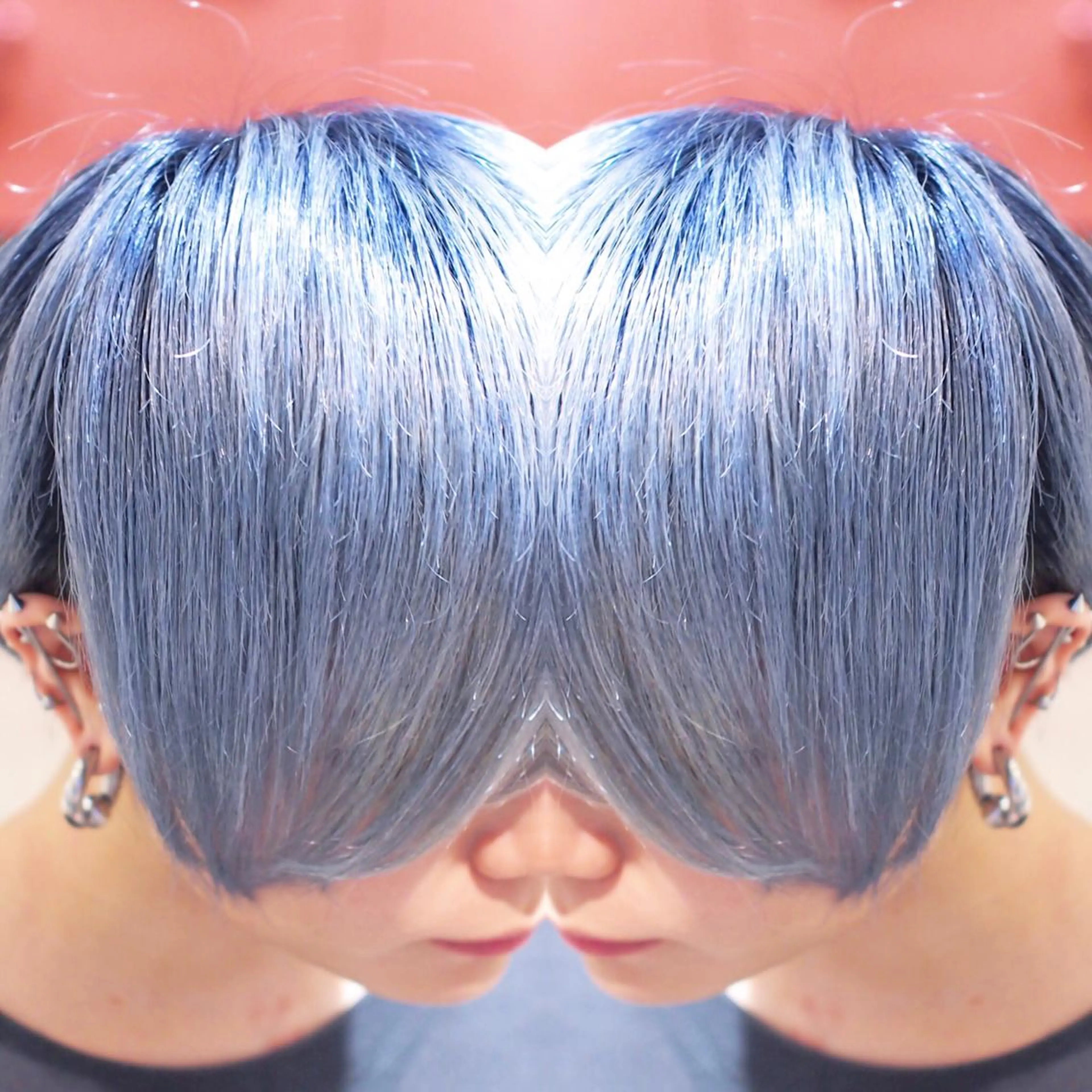 ショート カラー ブリーチ ブルーカラー シルバー 及川シゲル 髪質改善講師のヘアスタイル