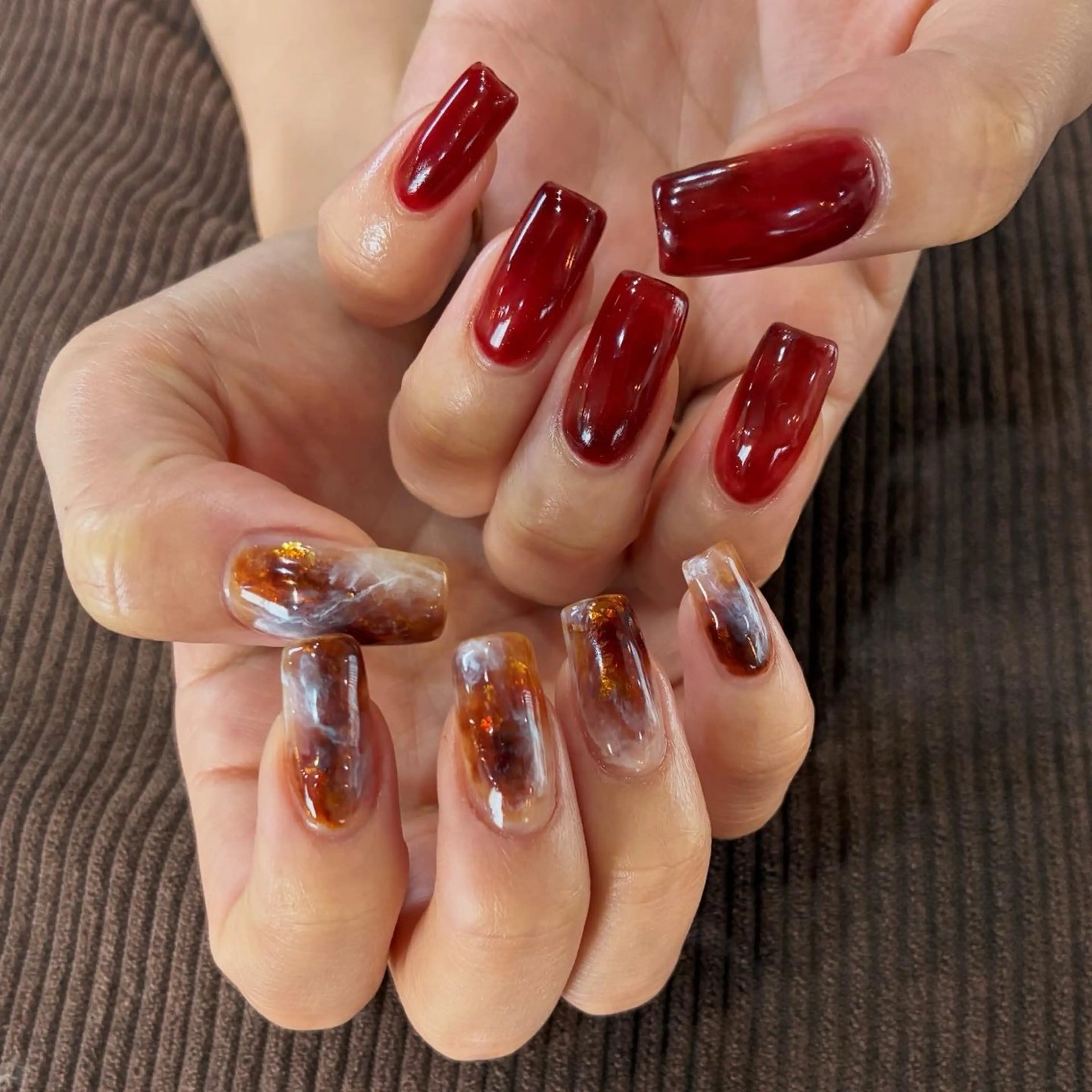 ネイル べっ甲ネイル ボルドー ニュアンスネイル ハンドネイル glaNje shioriのネイルデザイン