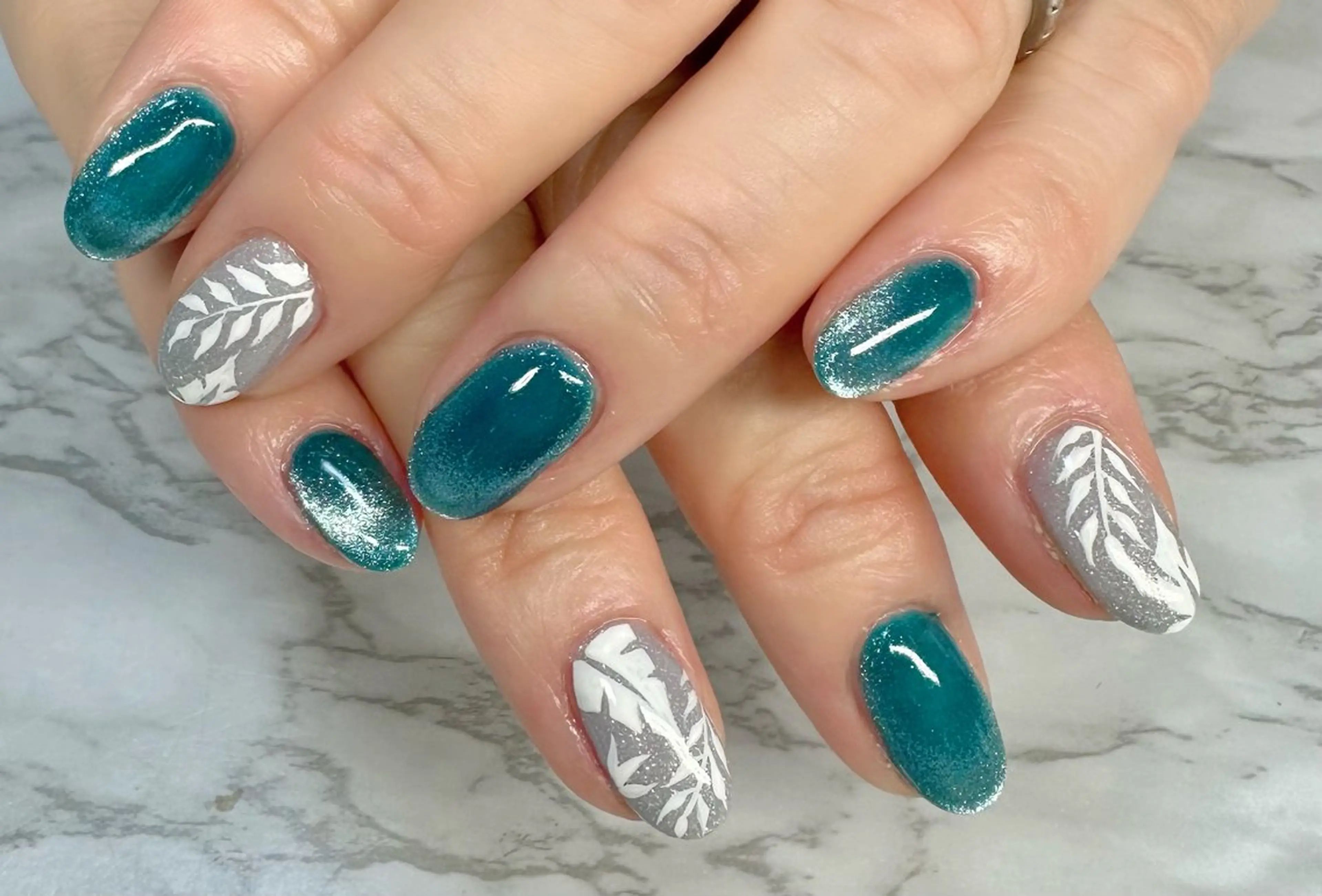 ネイル オーロラネイル マグネットネイル ニュアンスネイル 夏ネイル ハンドネイル M.N_ nailのネイルデザイン