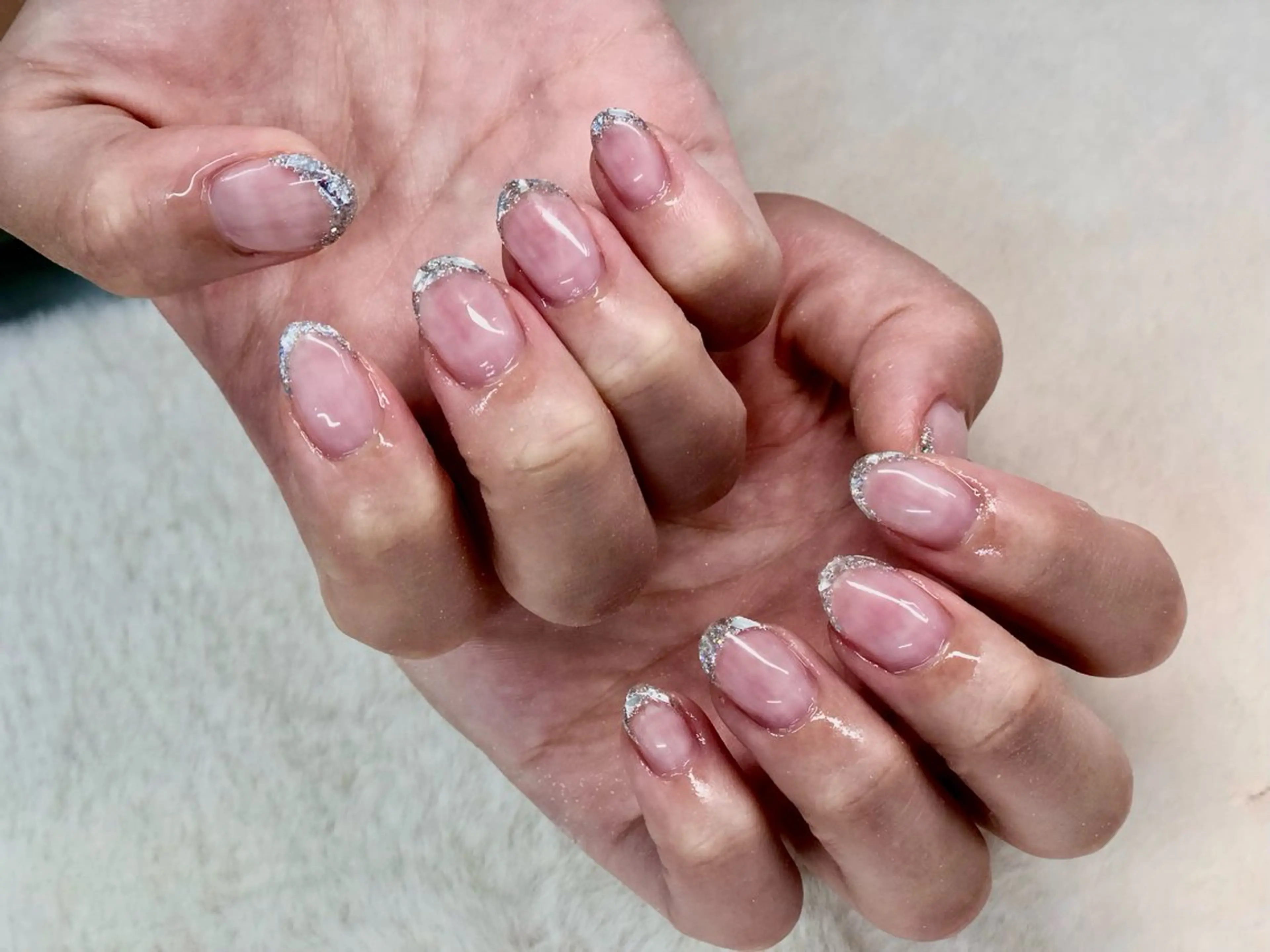 ネイル フレンチネイル ガラスフレンチ キラキラネイル シルバー 心斎橋Salon Epokkuのネイルデザイン