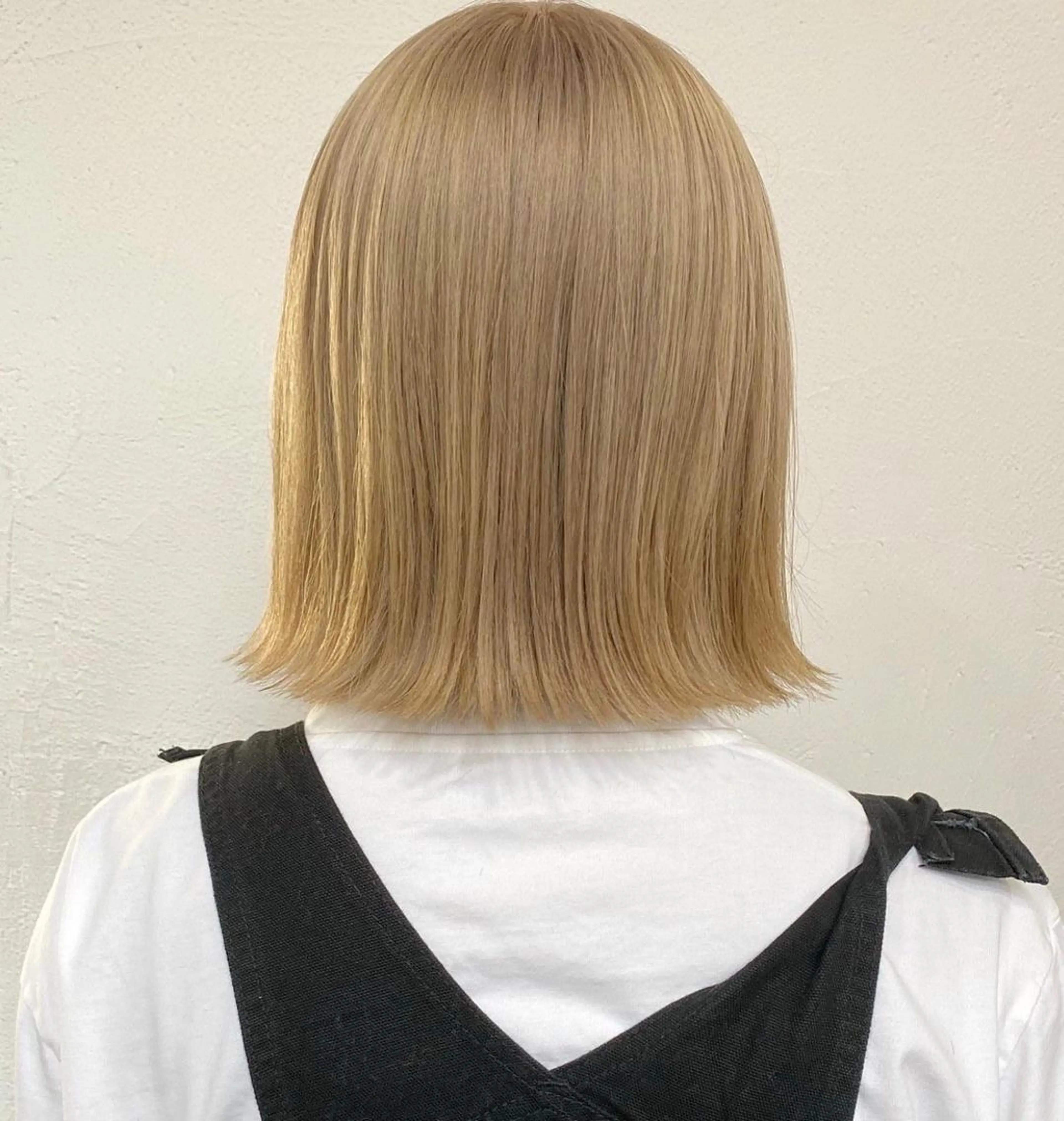 ショート カラー ブリーチ ブロンド ボブ ブリーチダブルカラー 【koide】のヘアスタイル