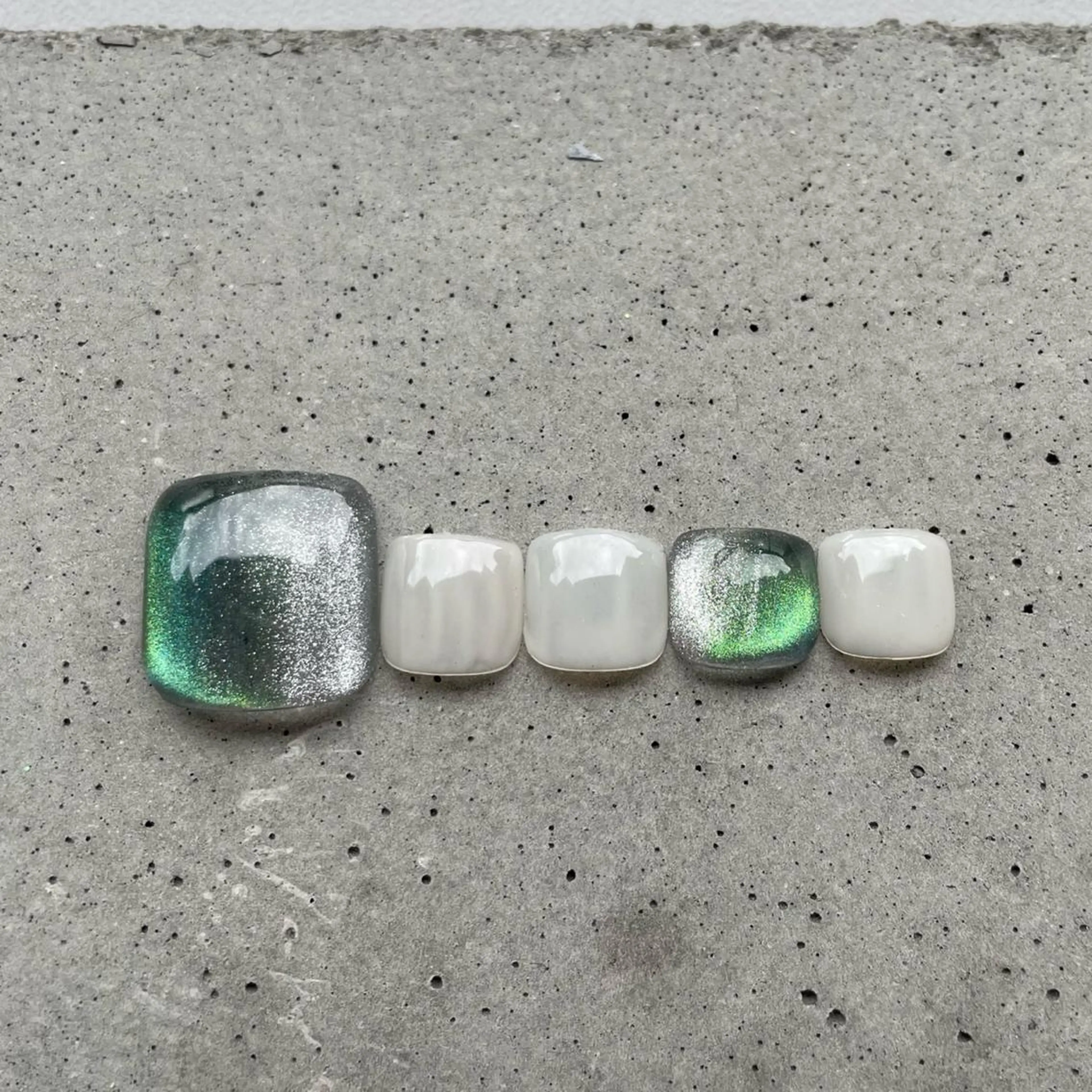 ネイル カジュアル グラデーション マグネットネイル ニュアンスネイル シンプルネイル フットネイル lyly.nail所属・lylynail YUUKAのネイルデザイン