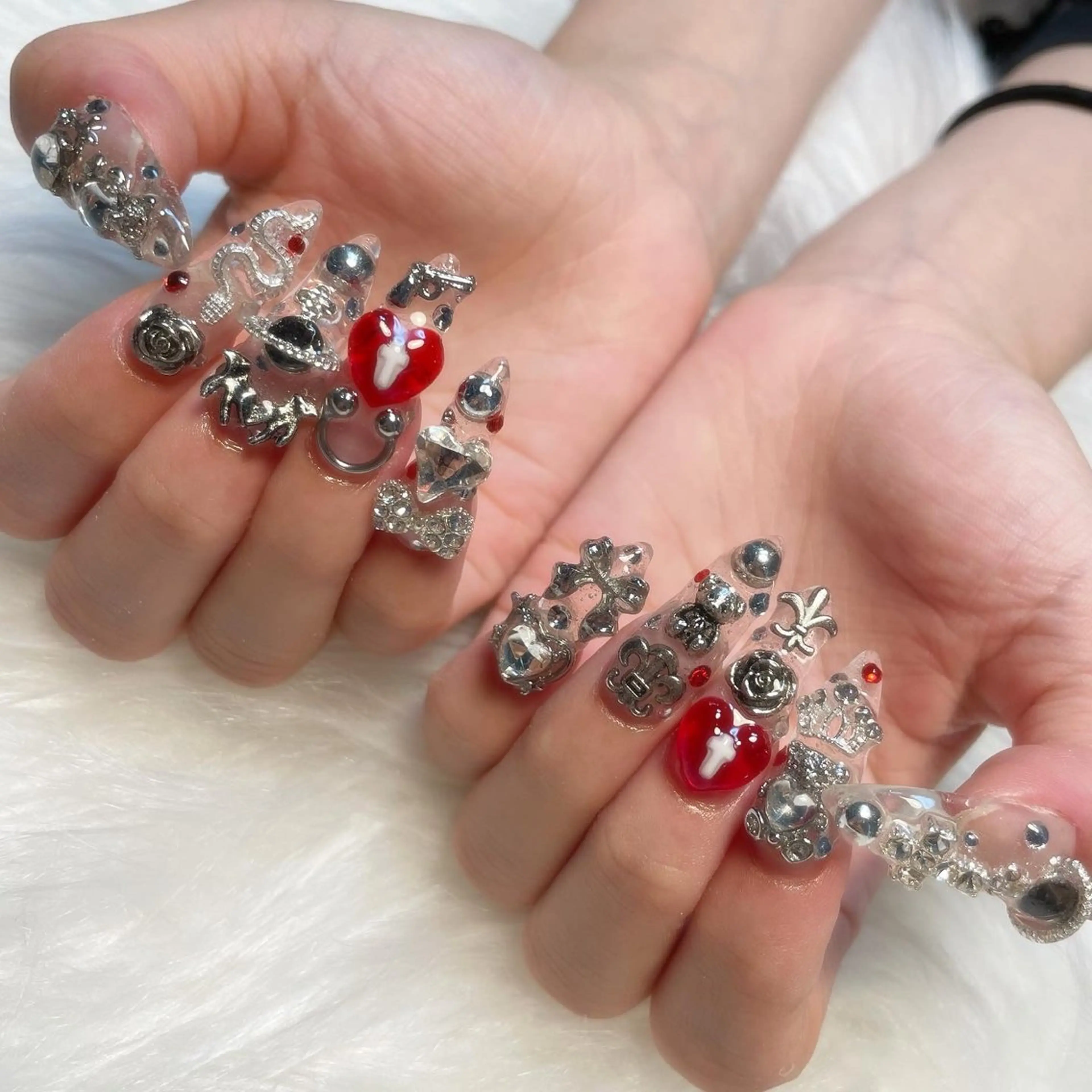 ネイル ハンドネイル ゴテゴテ💙ワンホン リオナのネイルデザイン