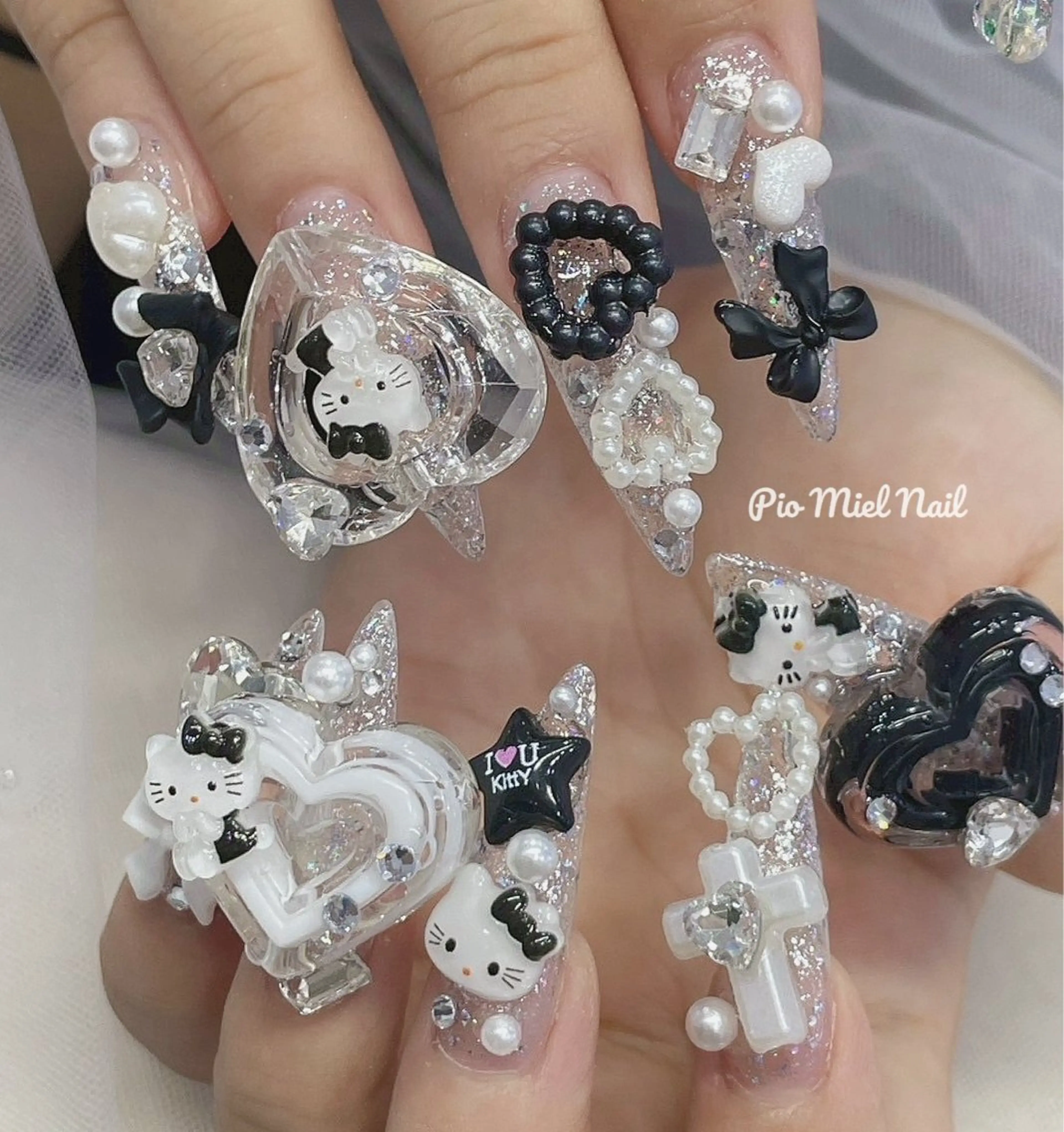 ロング ハンドネイル Pio Mielのネイルデザイン