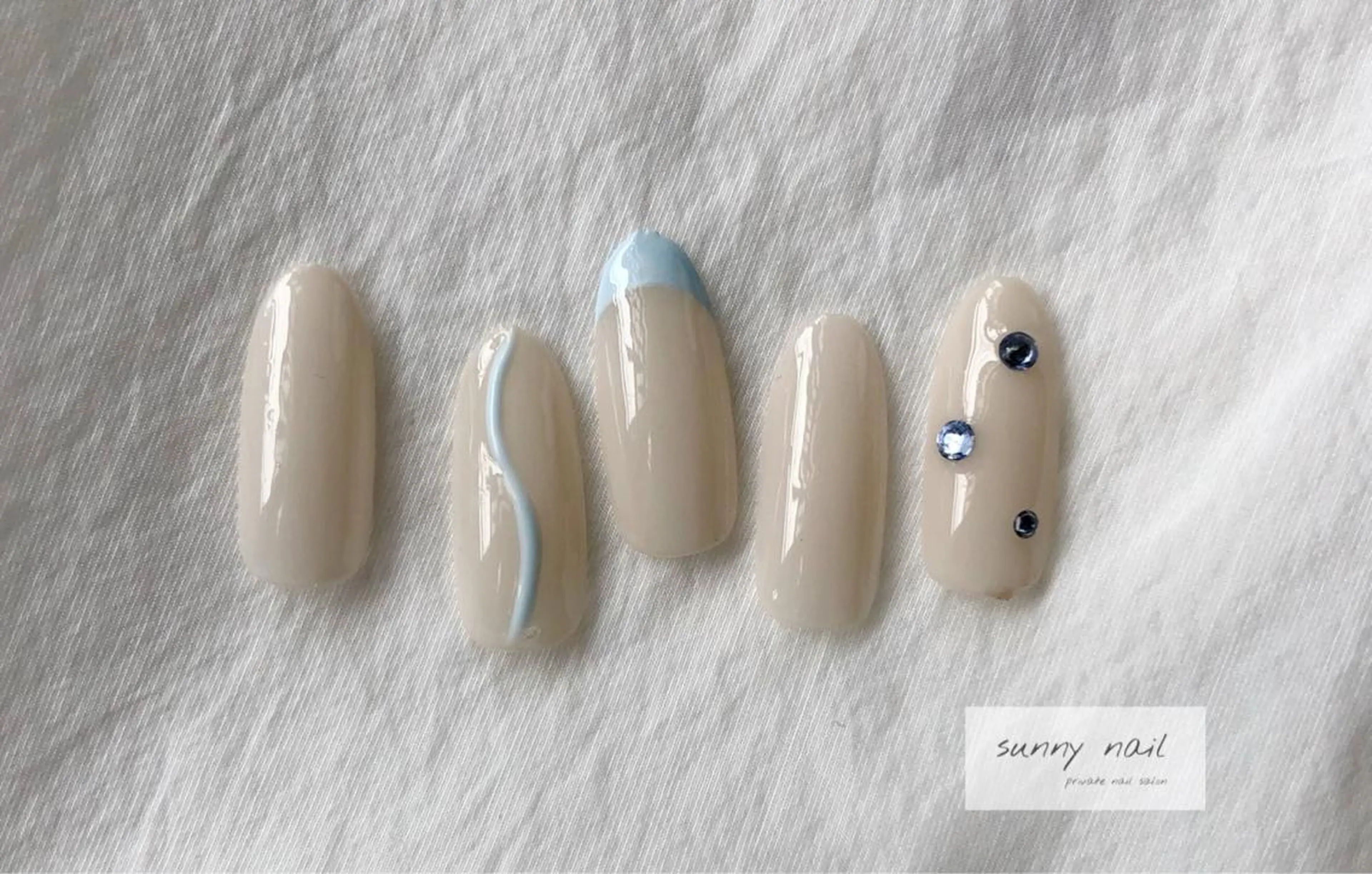 ネイル カジュアル ジェルネイル 水色 ニュアンスネイル パラジェル sunny nailのネイルデザイン