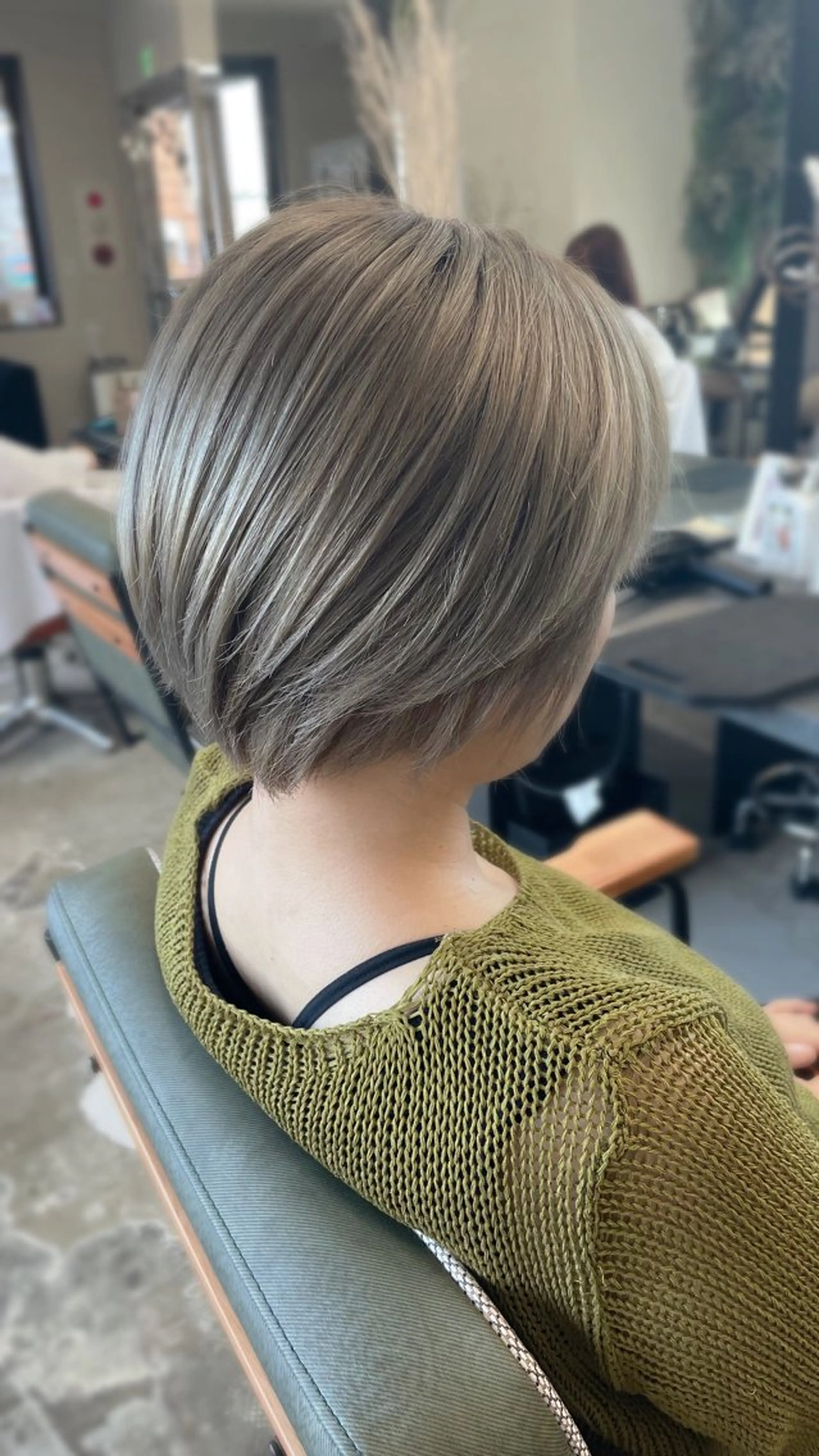 カラー nico麻生 加賀谷 すみれのヘアスタイル