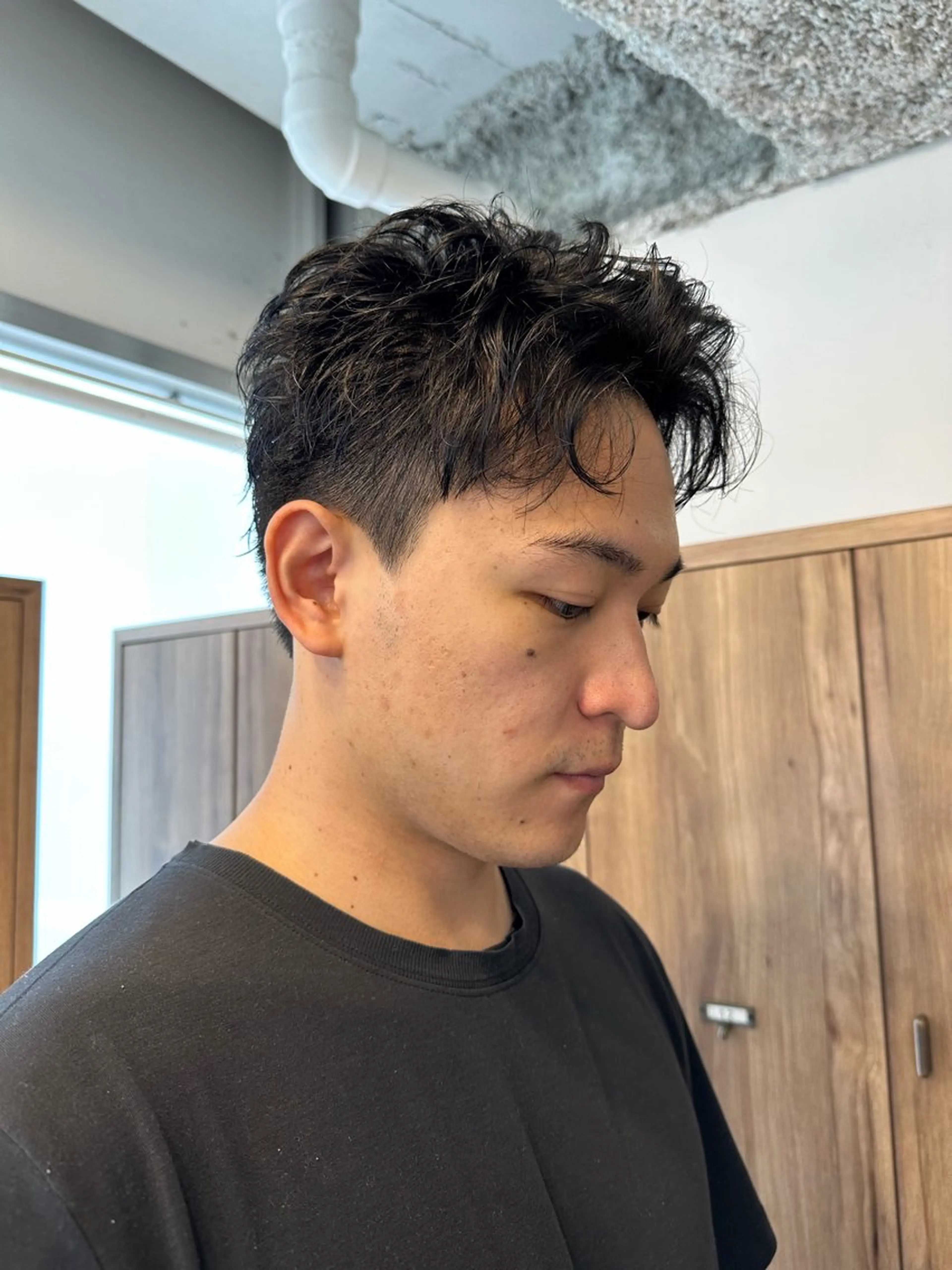 ショート メンズ ショートヘア RIKI/センター パート/メンズパーマのヘアスタイル