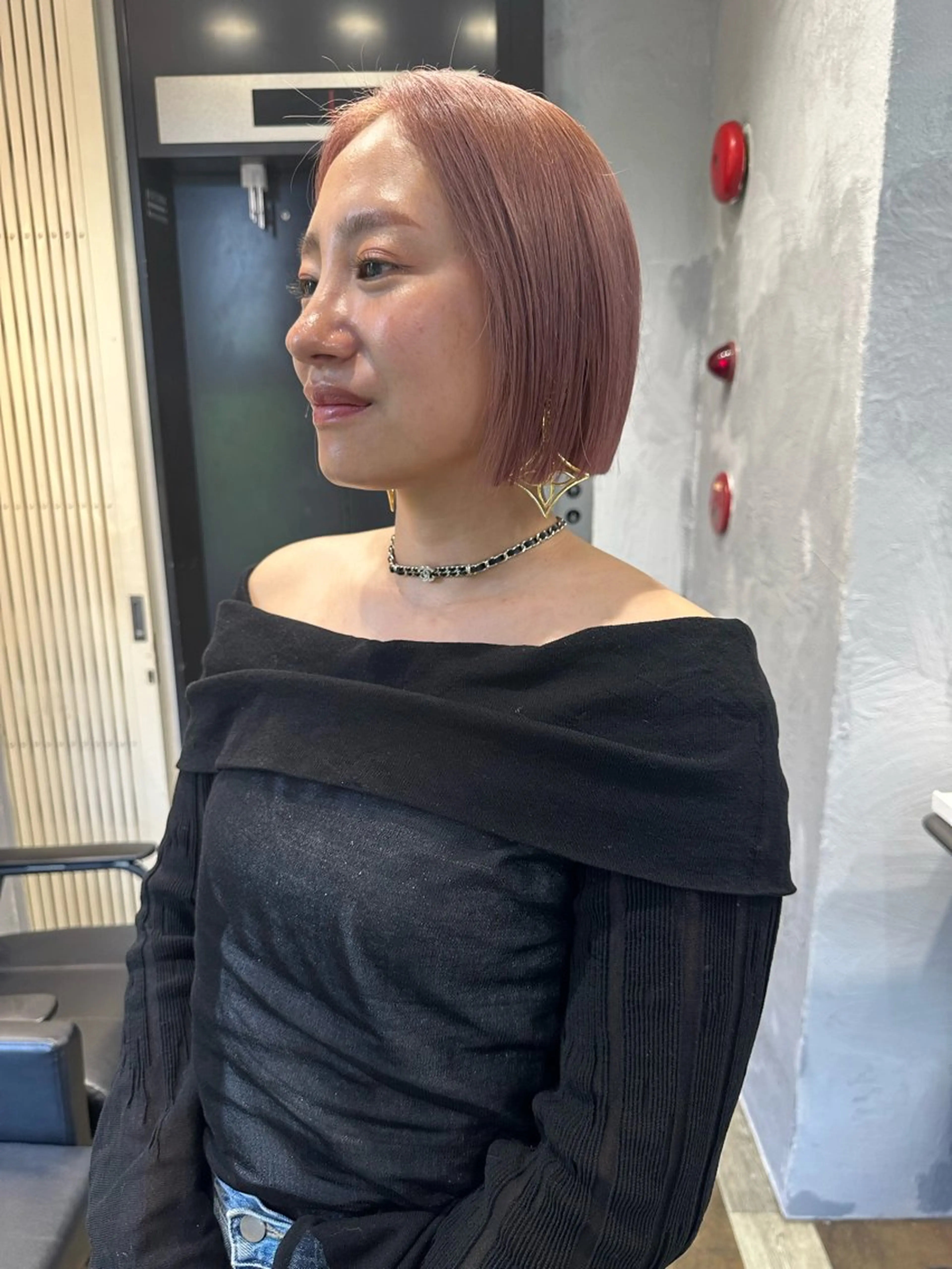 ショート カラー ベージュカラー ピンクカラー ピンクベージュ ボブ カット TATSUブリーチ/ ミルクティーベージュのヘアスタイル