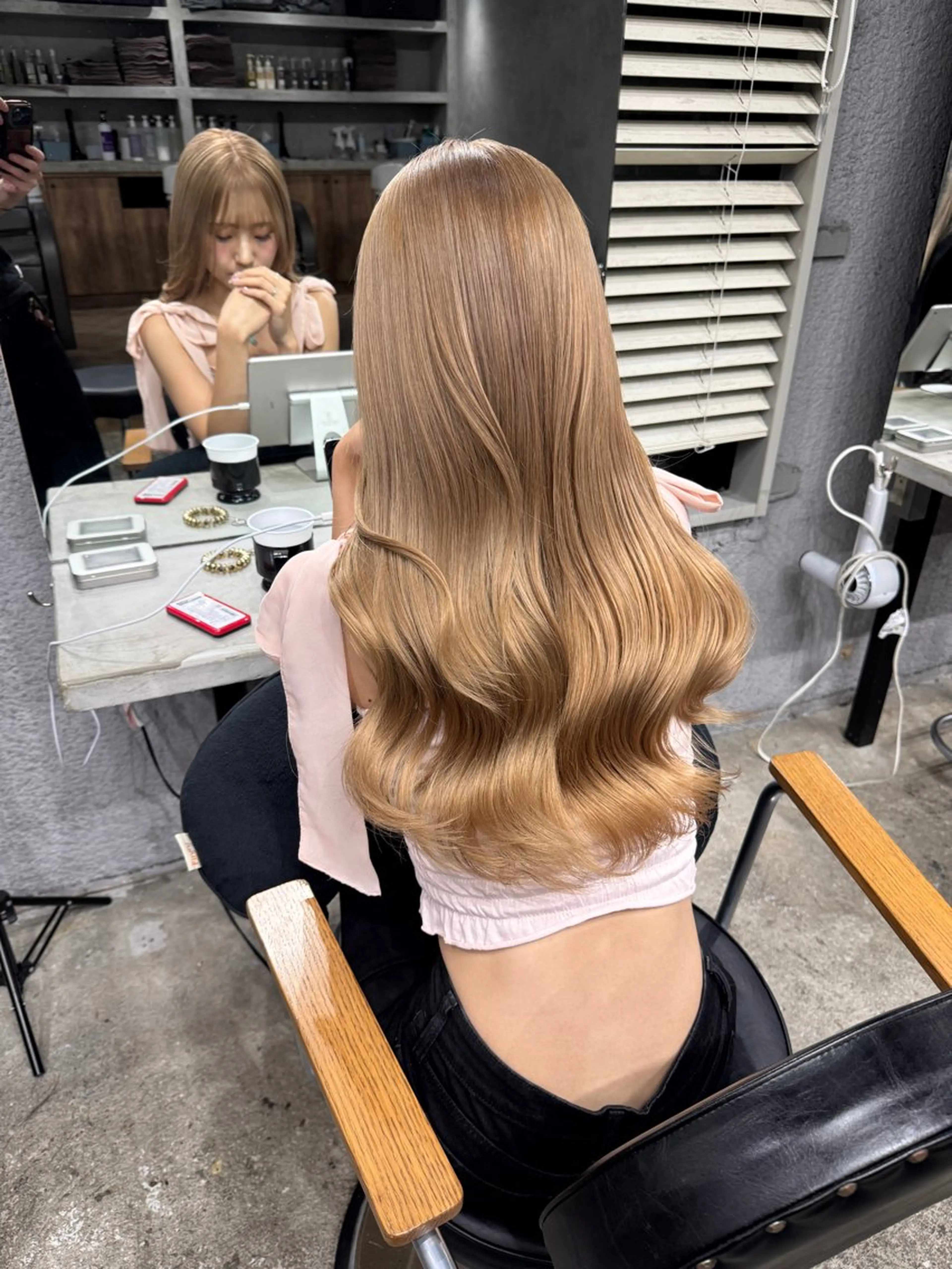 ロング カラー ベージュカラー ブラウンカラー ブラウンベージュ 横浜ブリーチムラ直し ハイトーン/ブリーチのヘアスタイル