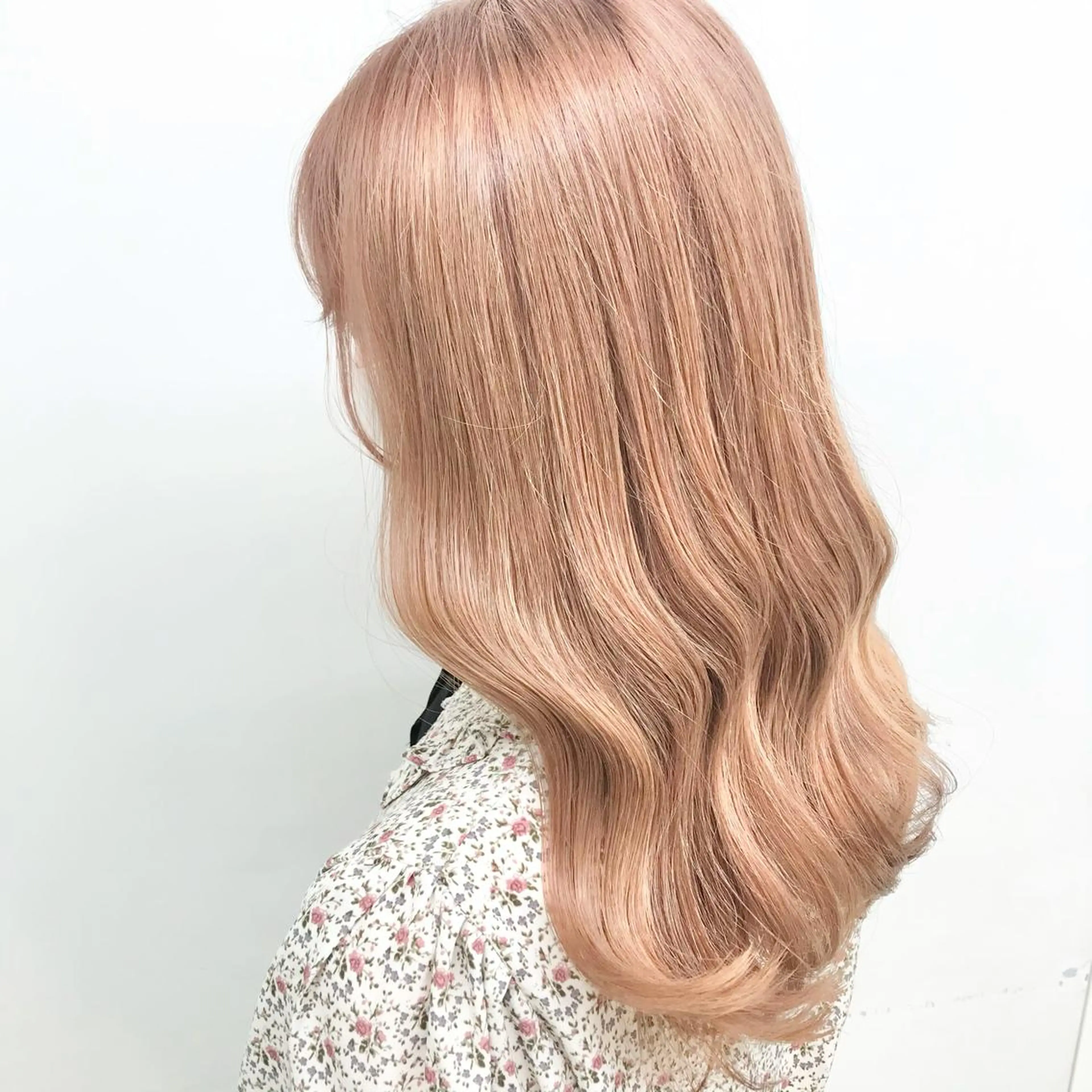 ロング カラー 🩵ハイトーン 美咲🩵のヘアスタイル