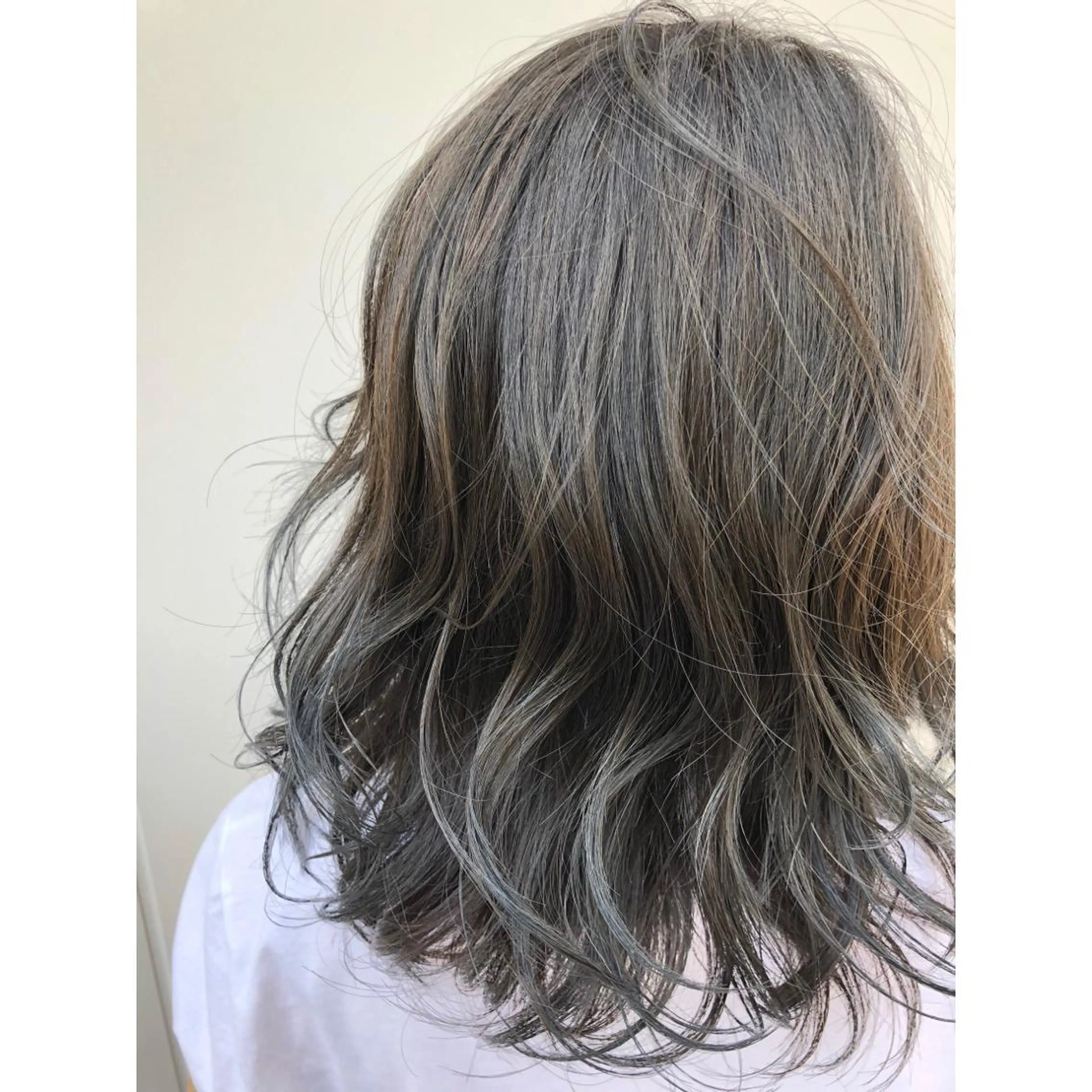 ミディアム カラー グレージュ パーソナルカラー診断 できます　木曽　主博のヘアスタイル