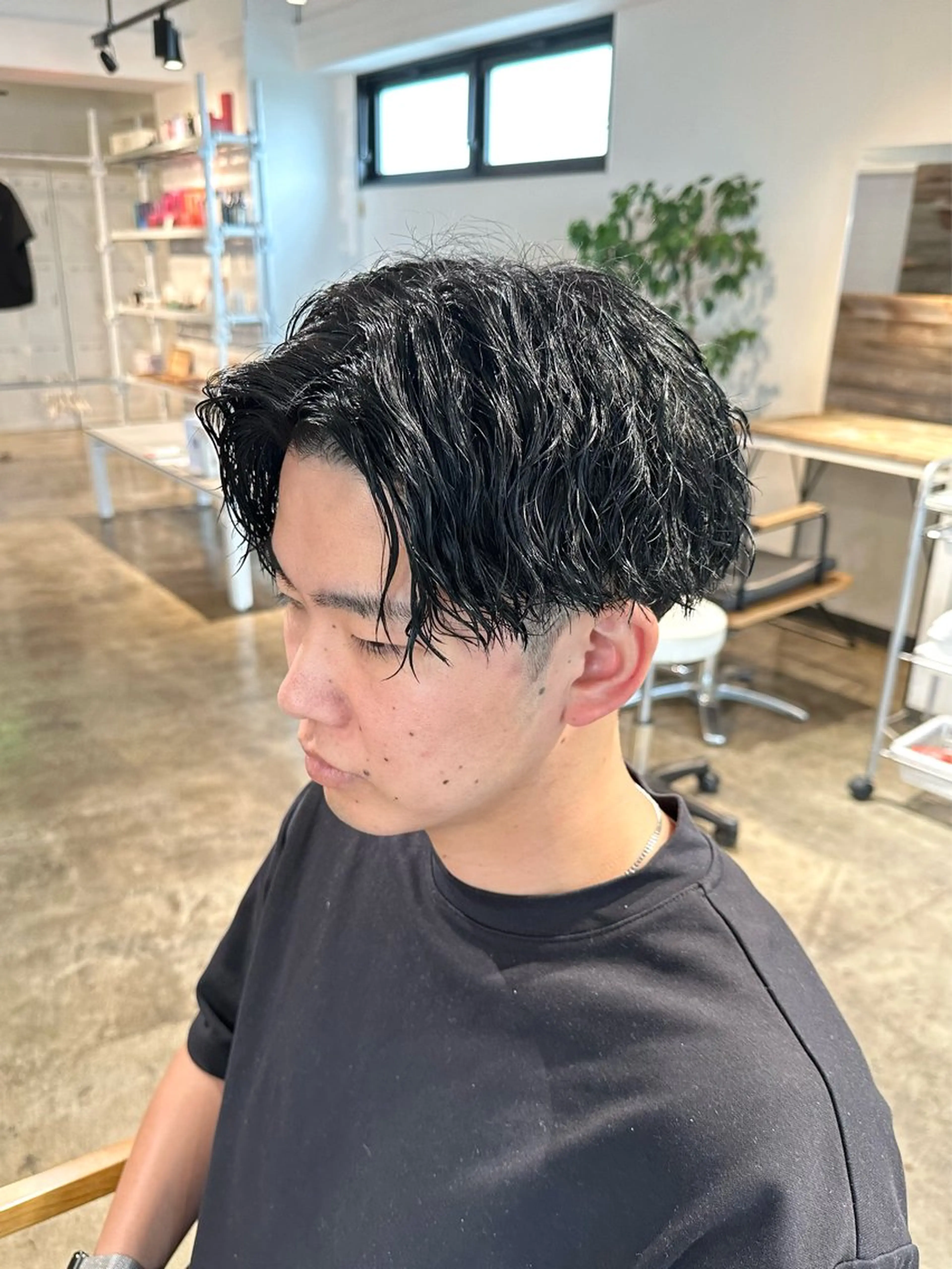 カラー メンズ センターパート メンズパーマ 黒髪 ブルーカラー ブルーブラック カット ヘアカラー トリートメント 骨格補正施術/メンズ 専門美容師/YUYAのヘアスタイル