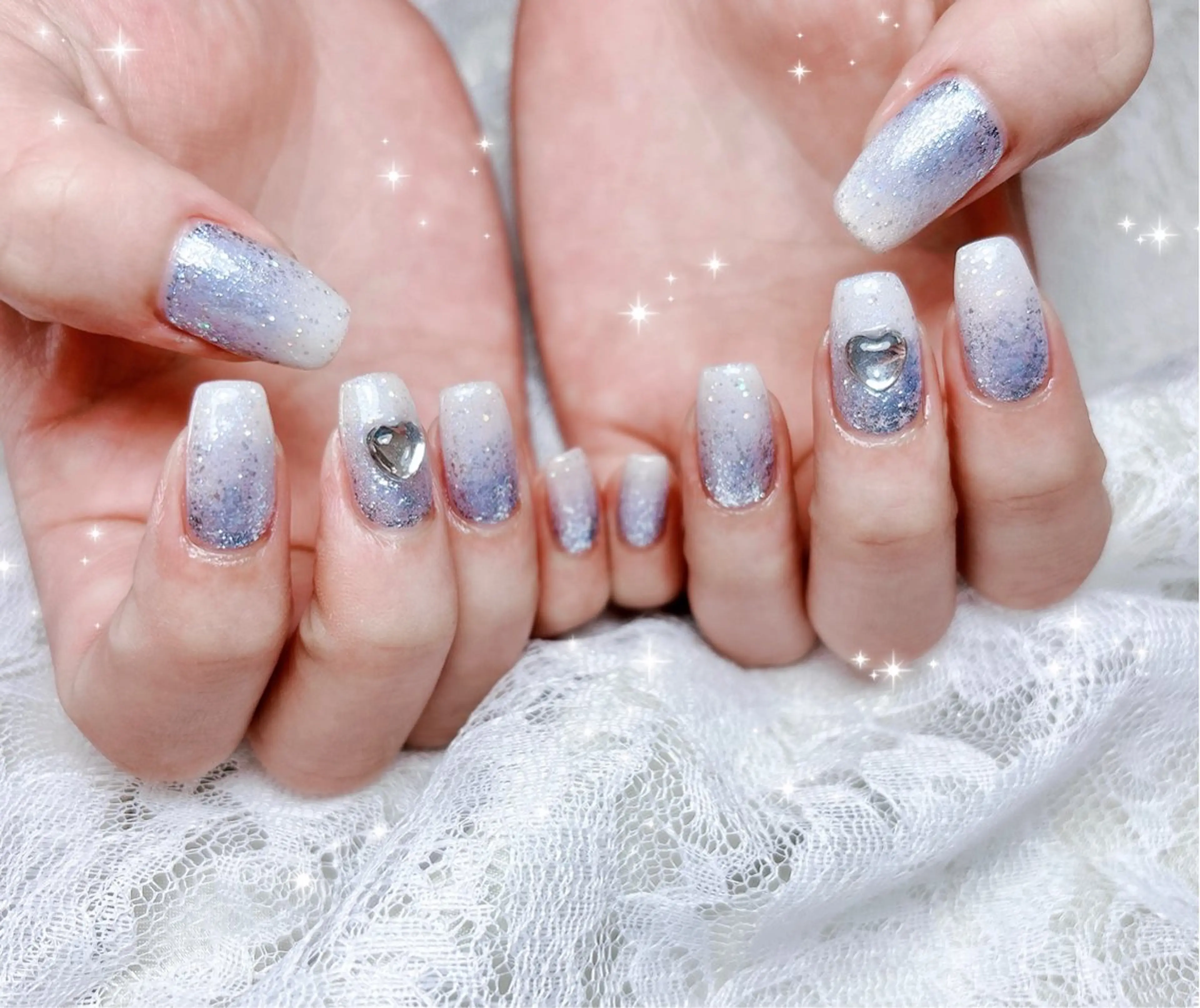 ネイル ブルー キラキラネイル ハンドネイル FLARE NAIL フレアネイルのネイルデザイン