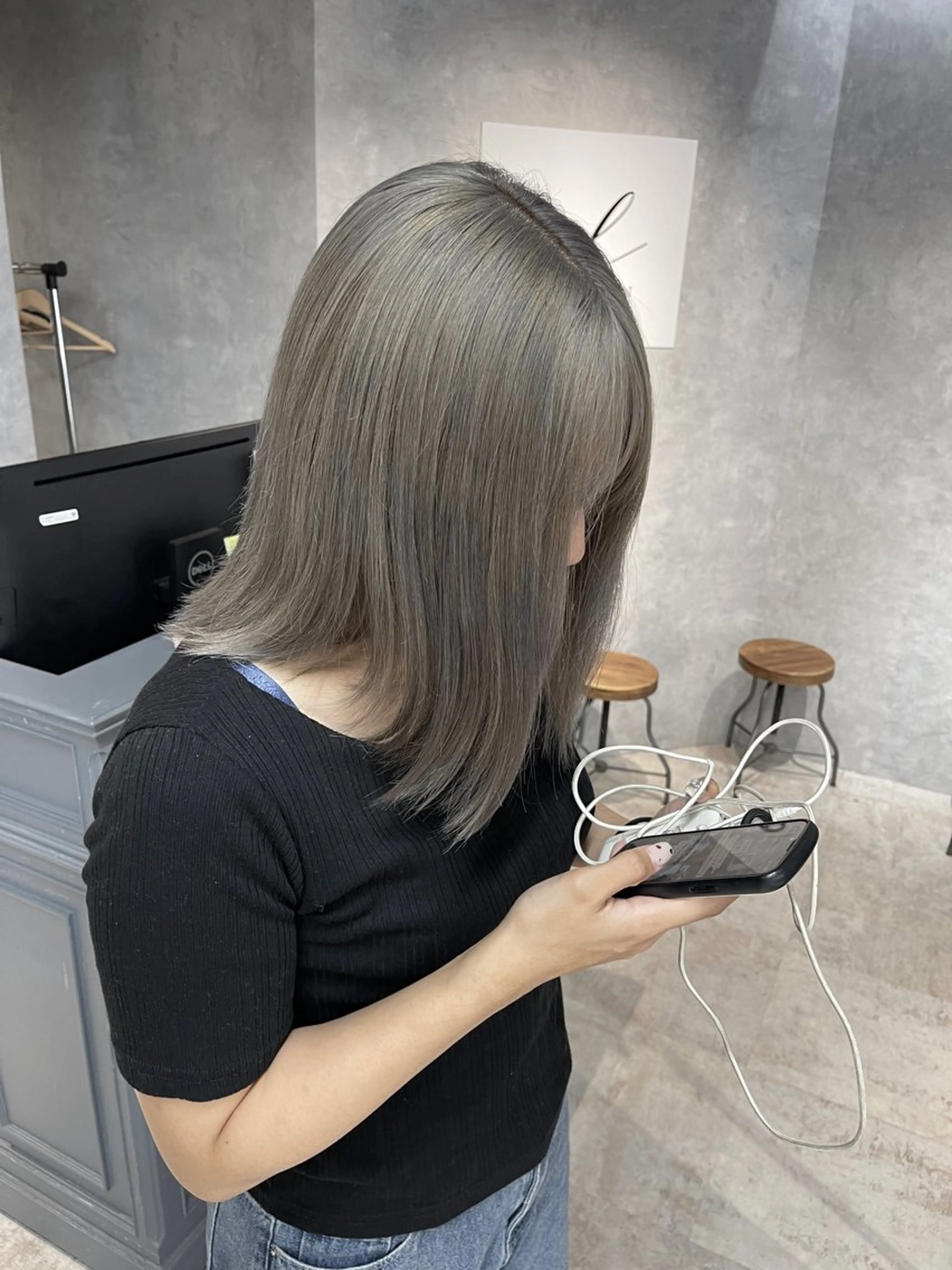 ミディアム カラー ブリーチ ケアブリーチ カット ヘアカラー オフホワイトアンドなんば所属・福西 洋斗のヘアスタイル