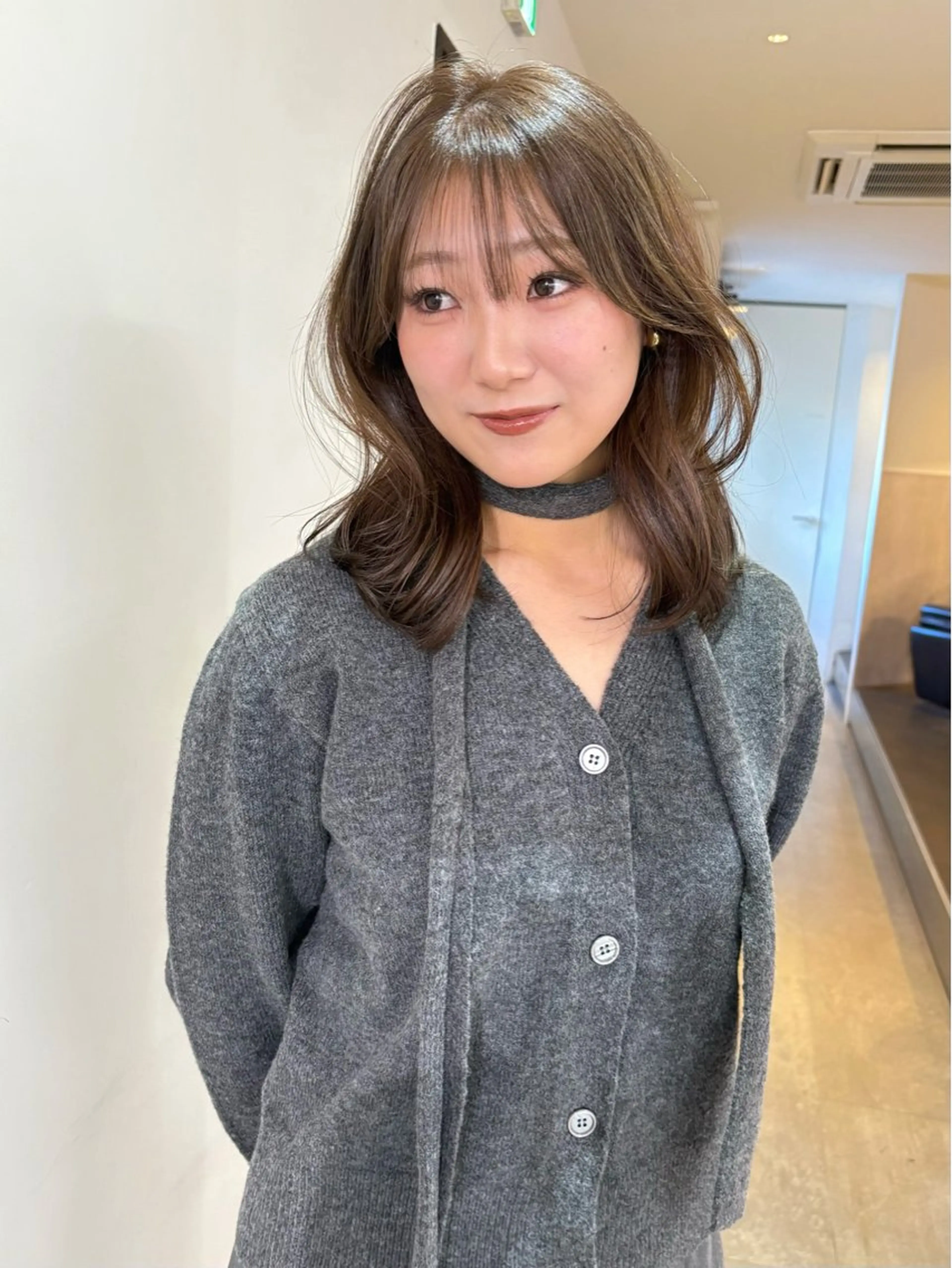 ミディアム カラー ベージュカラー 透明感カラー オリーブベージュ ヘアカラー Yuna/ブリーチ なしベージュのヘアスタイル