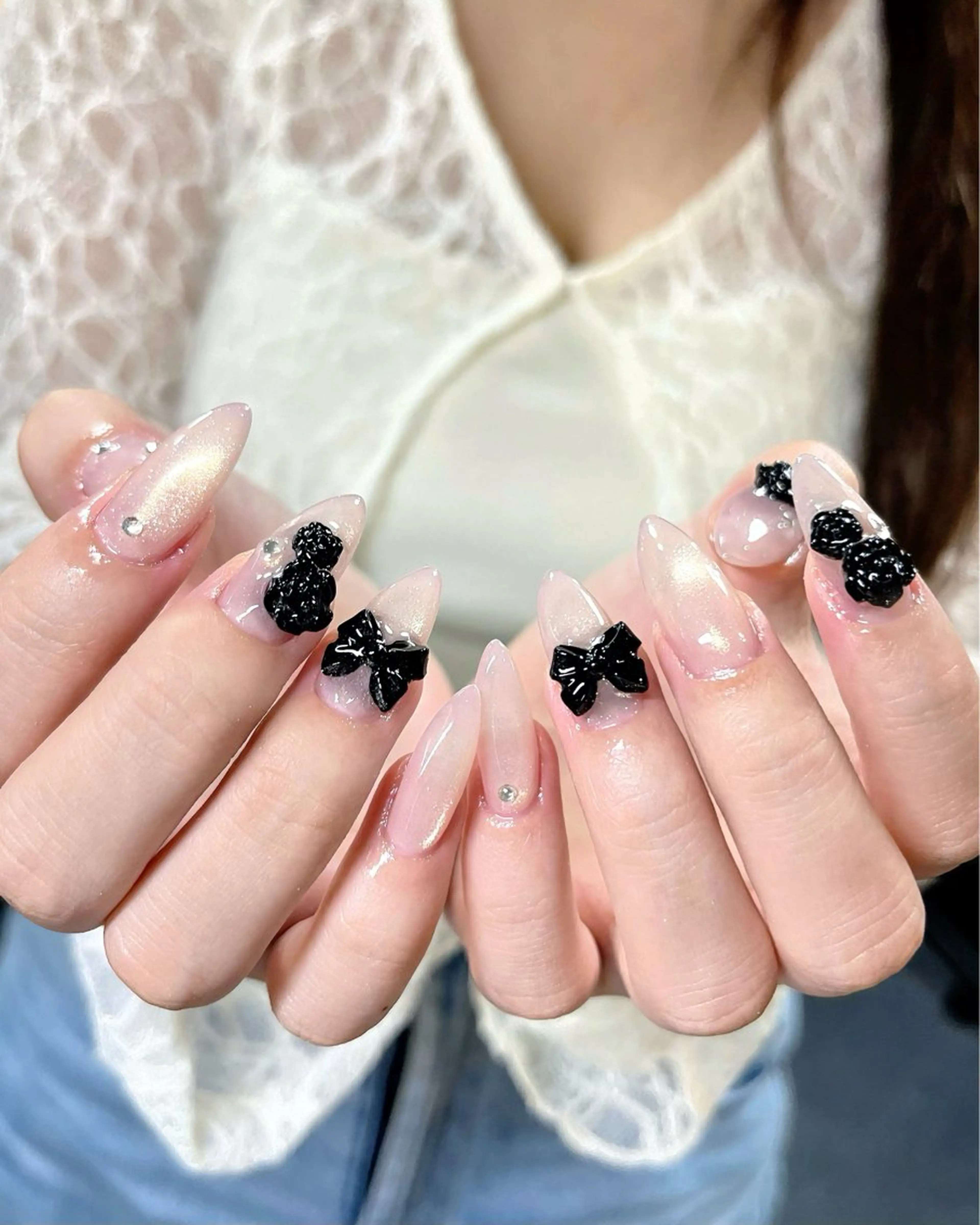 ネイル ガーリー 氷ネイル・うるうるネイル マグネットネイル リボン ハンドネイル ハンドケア 🎀NAIL🎀 AI🪄︎︎◝✩のネイルデザイン
