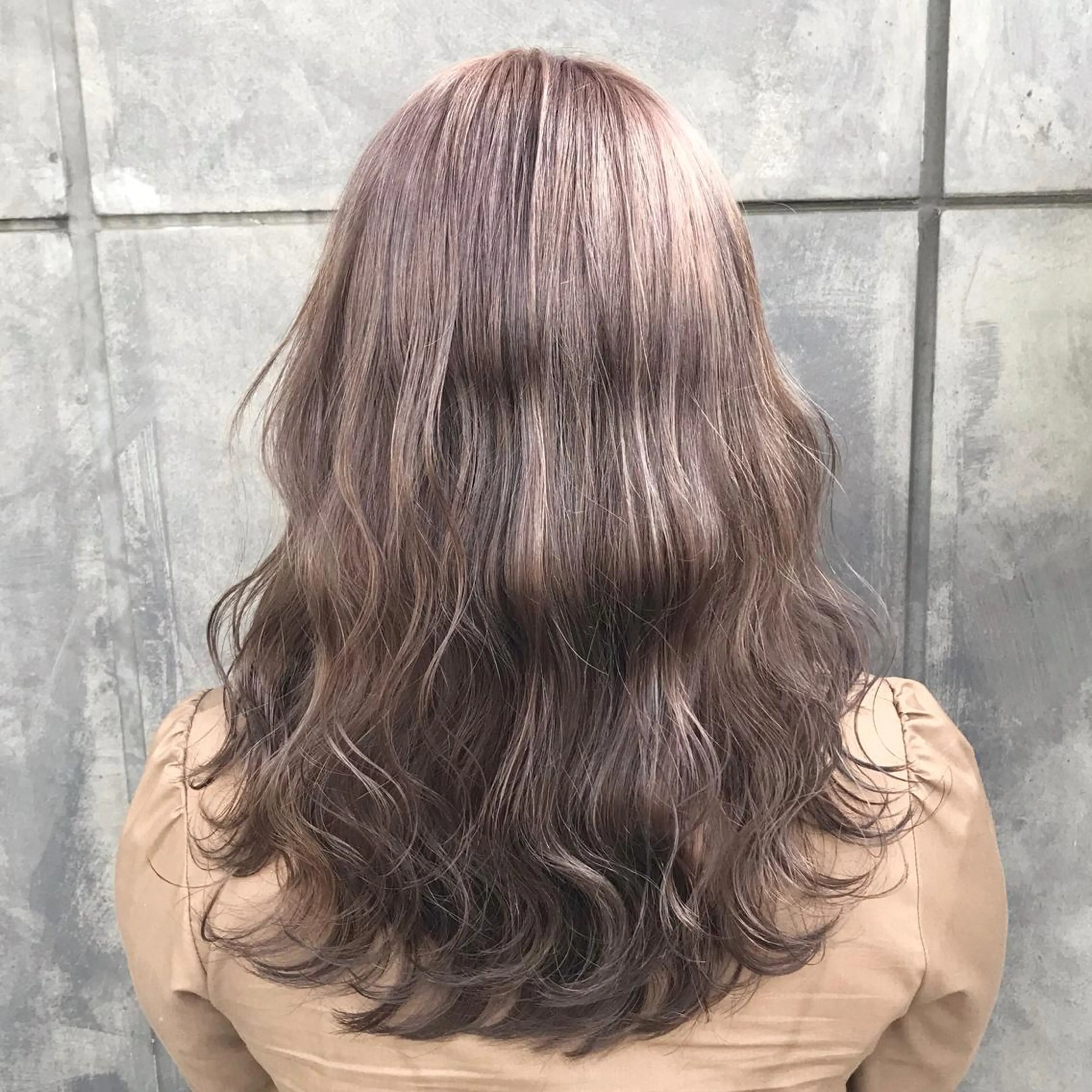 ロング カラー ブリーチ グレージュ ラベンダーカラー ヨシンモリ ムルギョル巻き サロウィン所属・K-POP好き美容師 🇰🇷Kai.Yのヘアスタイル