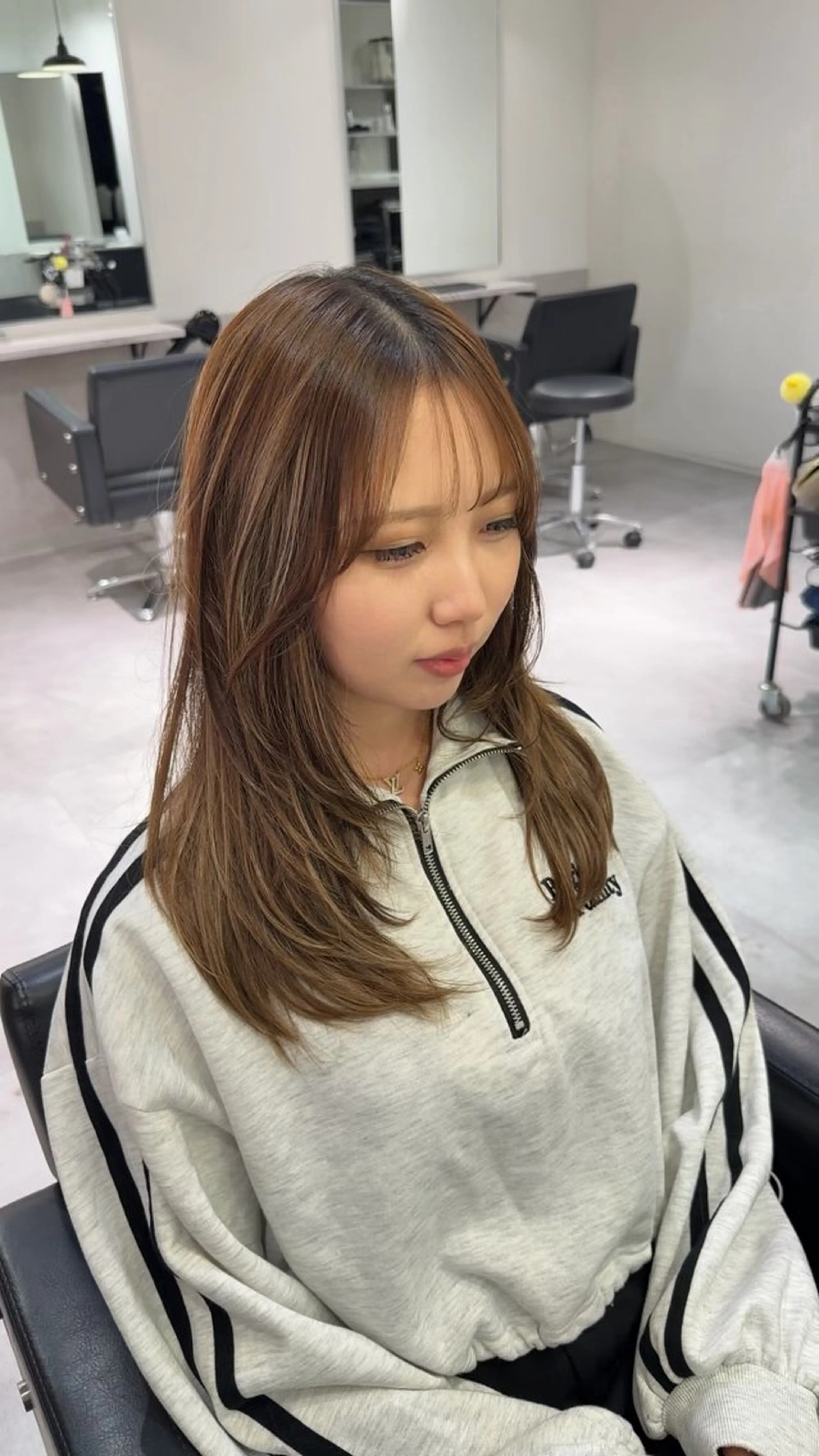 ロング 顔周りカット レイヤーカット CIERA.南船場所属・yuna🧡/心斎橋 ハイトーン/ブリーチのヘアスタイル