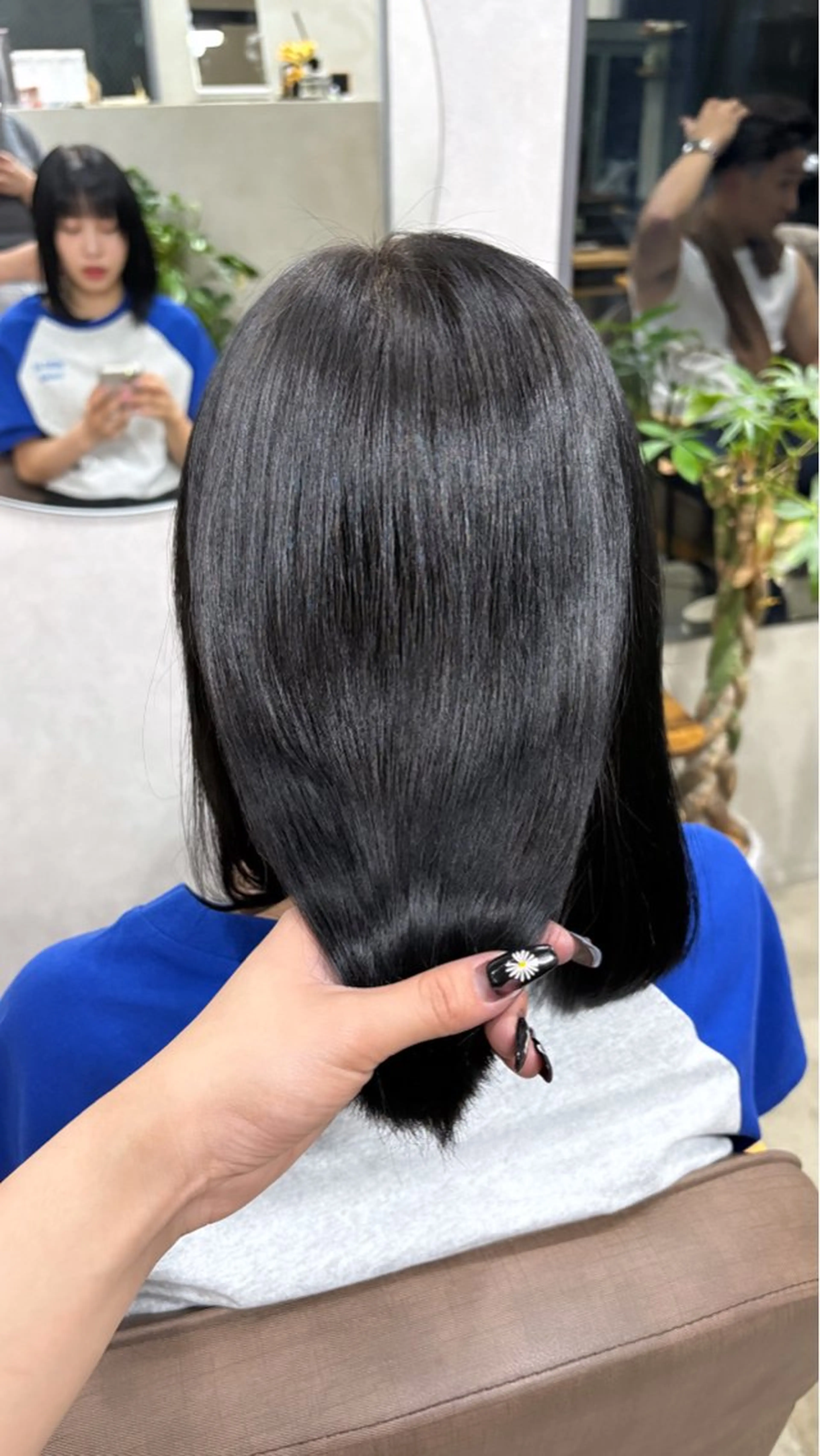 ミディアム カラー パーマ 黒髪 ブルーカラー ブルーブラック 透明感カラー ヘアカラー 縮毛矯正 トリートメント 天神/ハイトーン/艶 カラー/Miharuのヘアスタイル