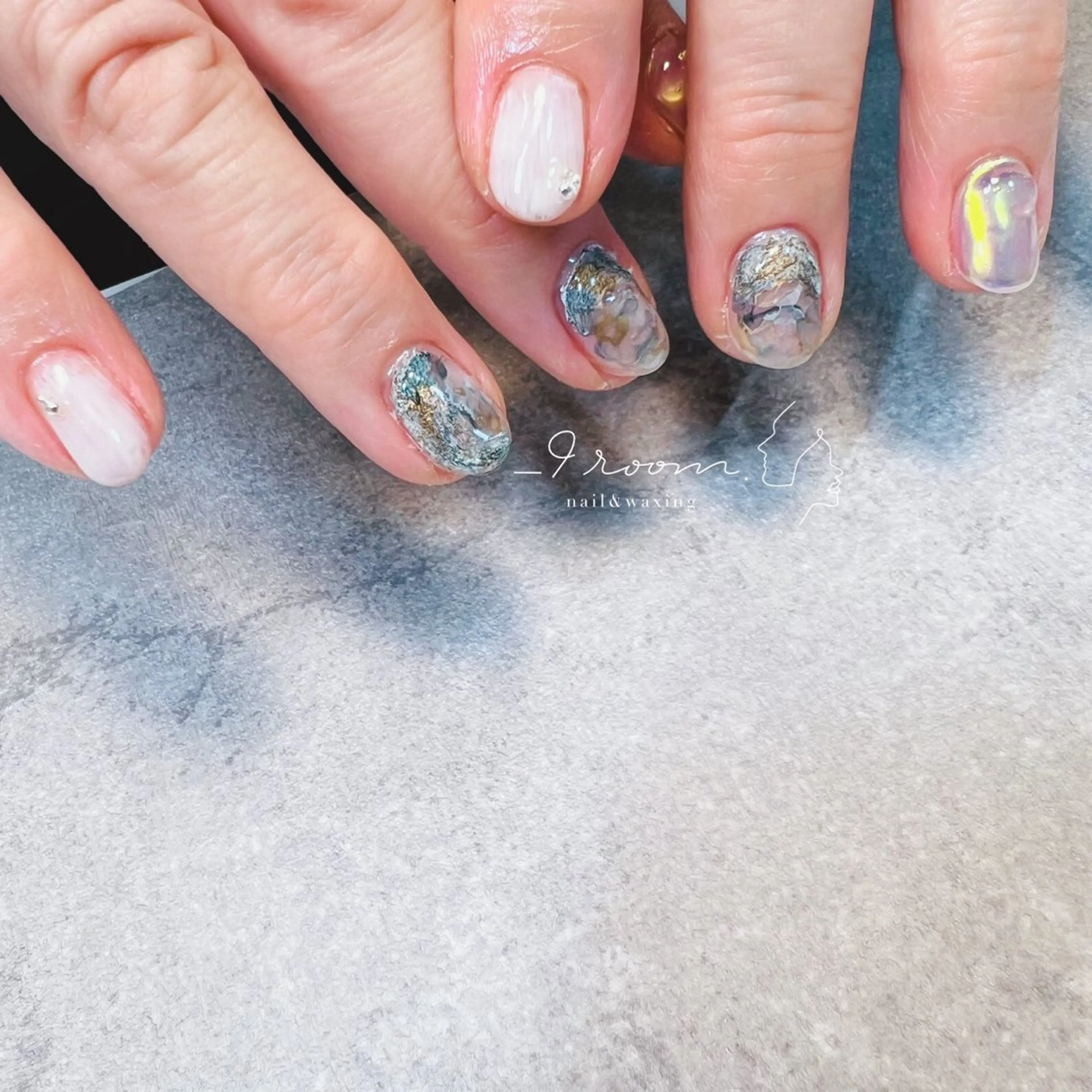 ネイル アートネイル ニュアンスネイル _9 room. Yoshimiのネイルデザイン