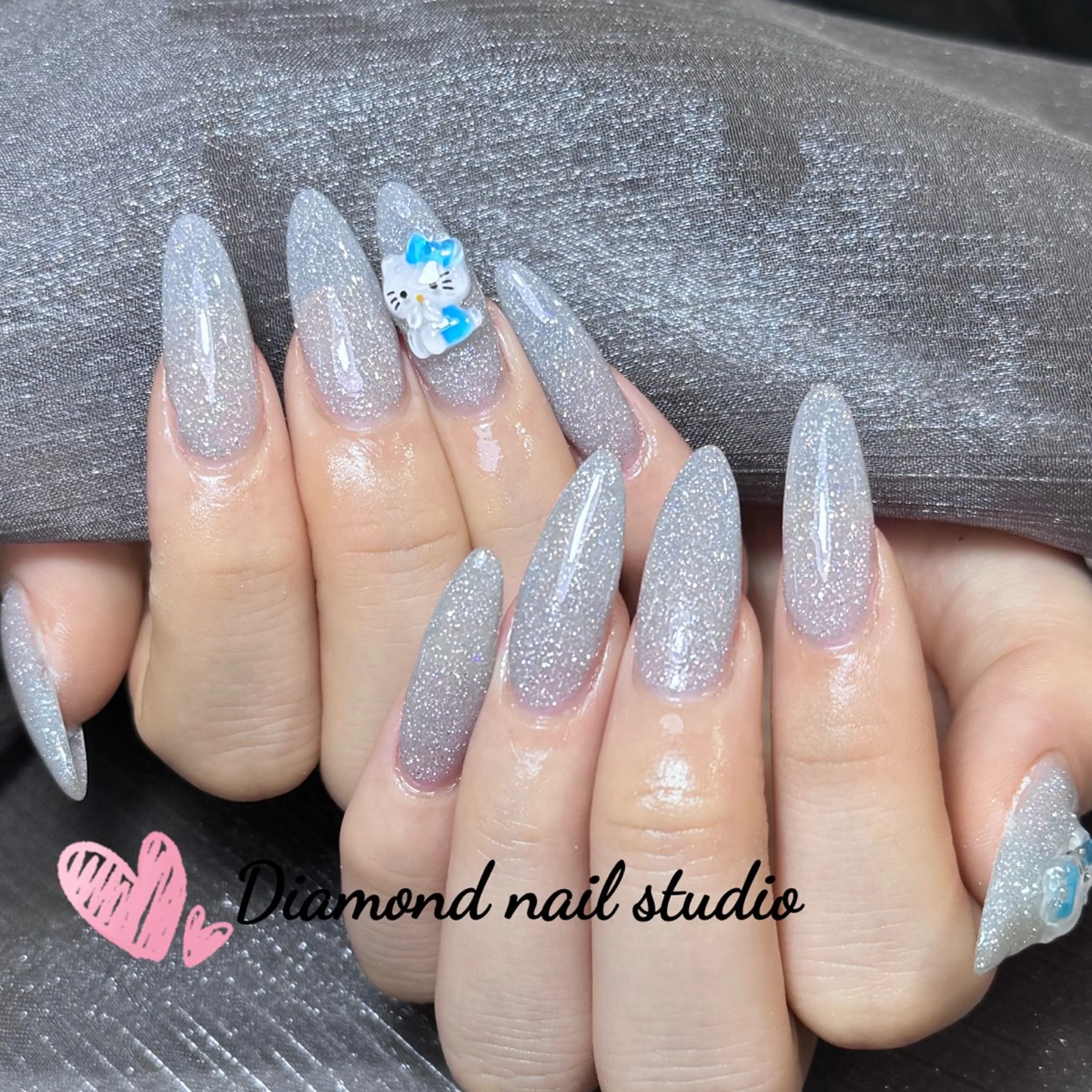 ネイル アートネイル オーロラネイル フラッシュネイル ガーリー キラキラネイル ハンドネイル DIAMOND NAILMANAMIのネイルデザイン