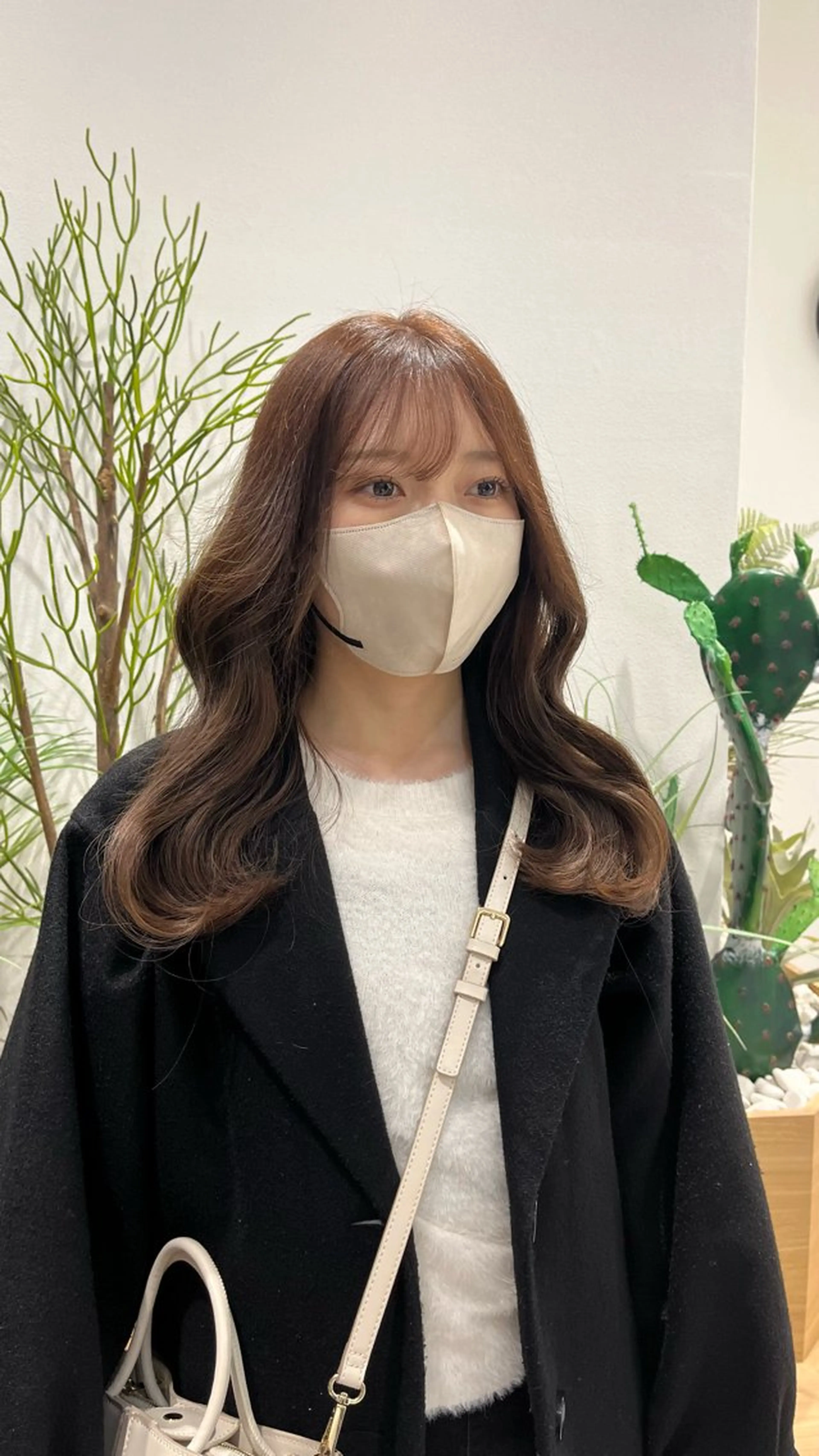 セミロング カラー ヘアアレンジ ブリーチ ブラウンカラー ダブルカラー ナチュラルブラウン ブリーチなしカラー 𝑴𝑰𝑨🎀赤髪 /ピンク/髪質改善のヘアスタイル