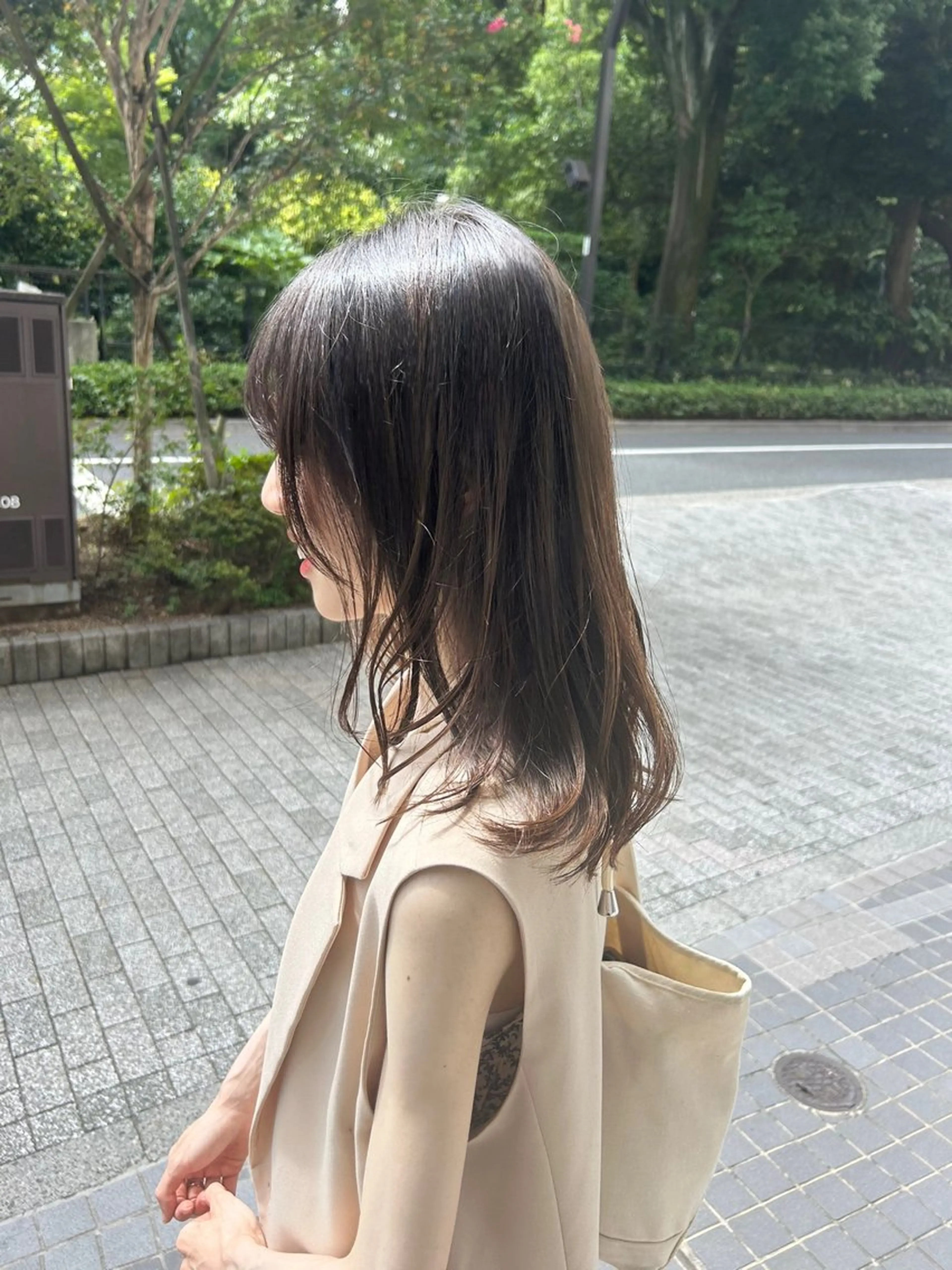 ミディアム カラー ブリーチ グレージュ オリーブグレージュ オリーブグレー Elilume 代々木店所属・森山 朝陽のヘアスタイル