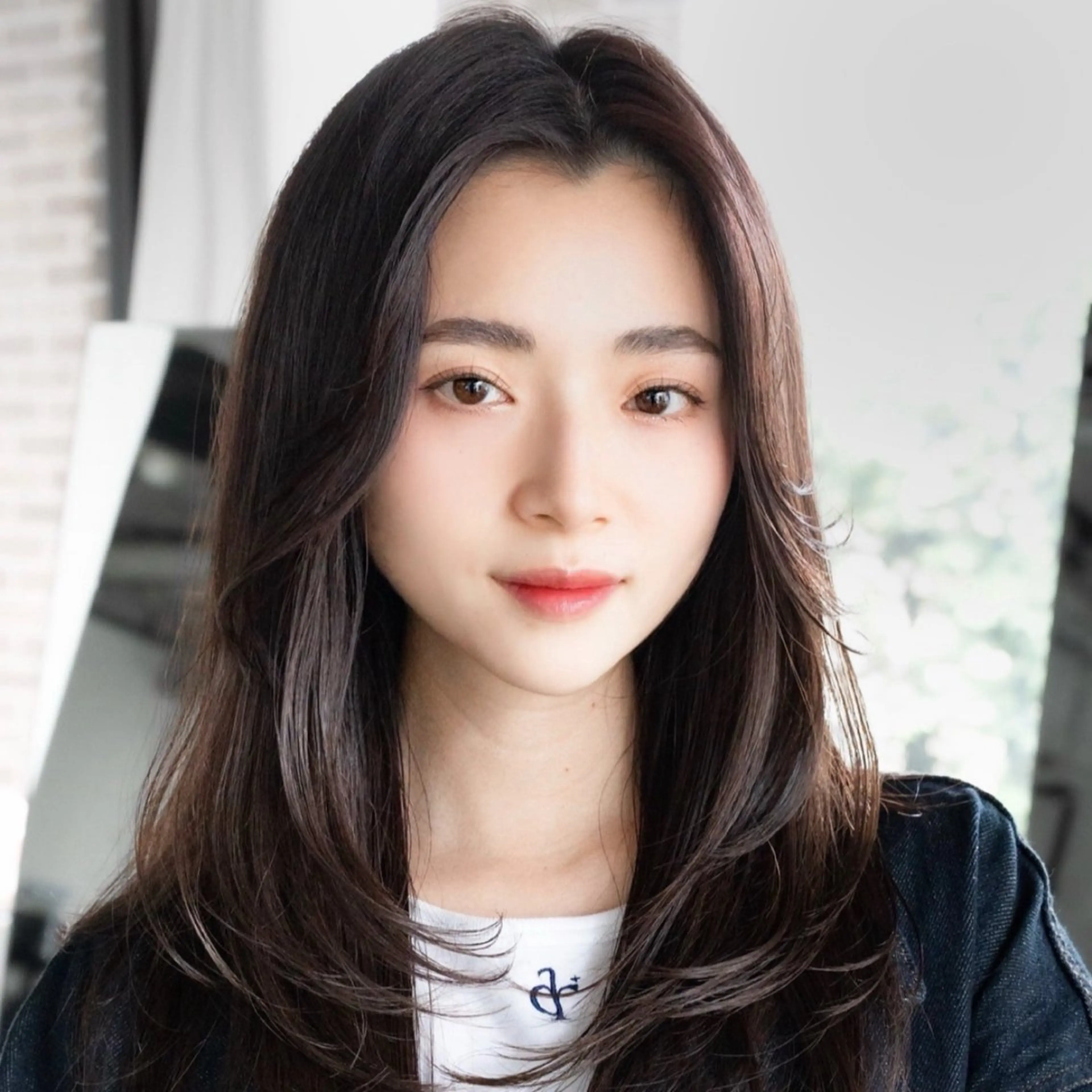 セミロング 顔周りカット レイヤーカット トリートメント カット ヘアカラー トリートメント まとまるレイヤー カット/透明感カラーのヘアスタイル