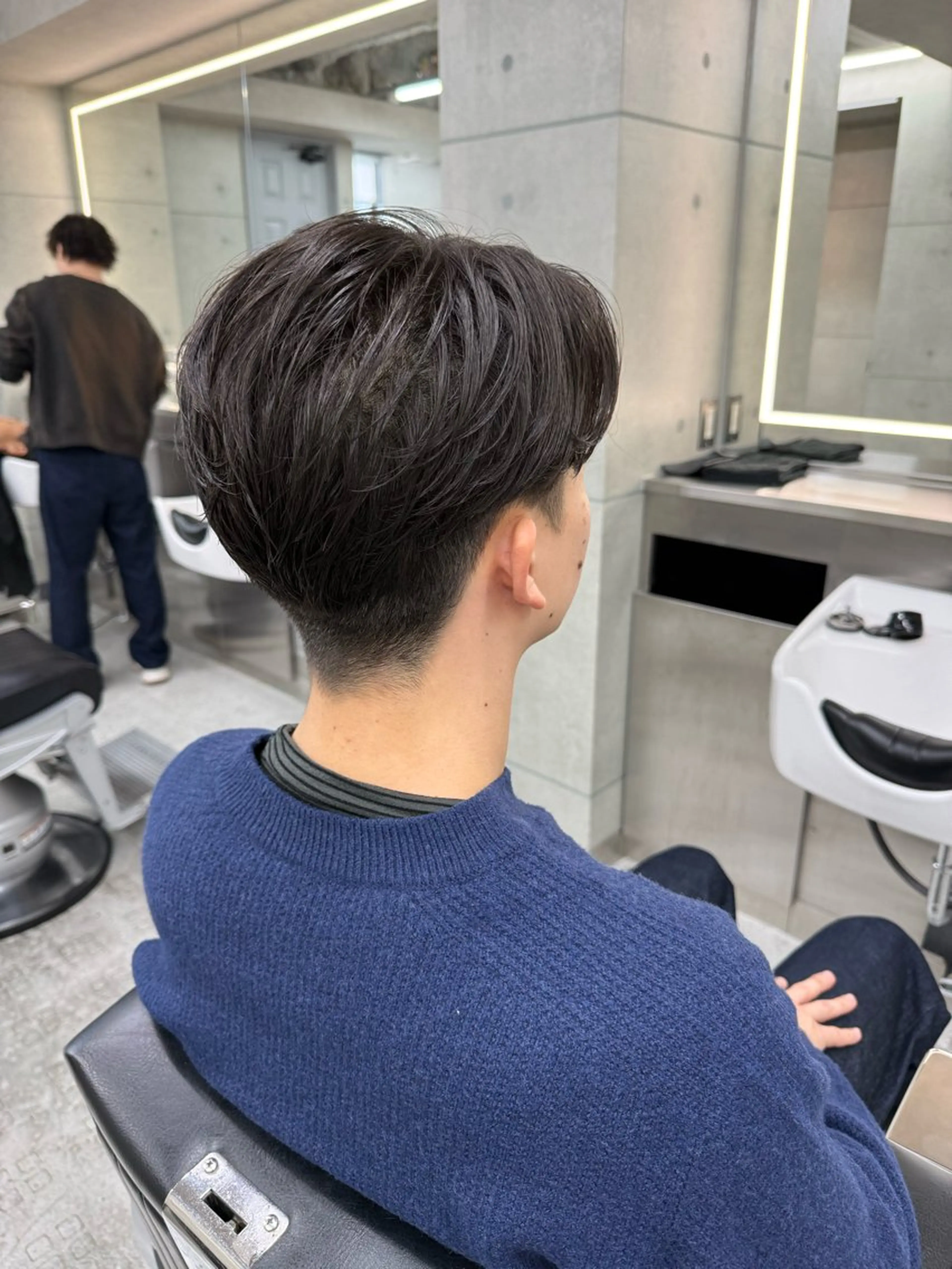 ミディアム パーマ メンズ ミディアムパーマ メンズブリーチ センターパート フェードカット メンズパーマ CHROM TOKYO A.L.T所属・【メンズ・カット】 藪 清正のヘアスタイル