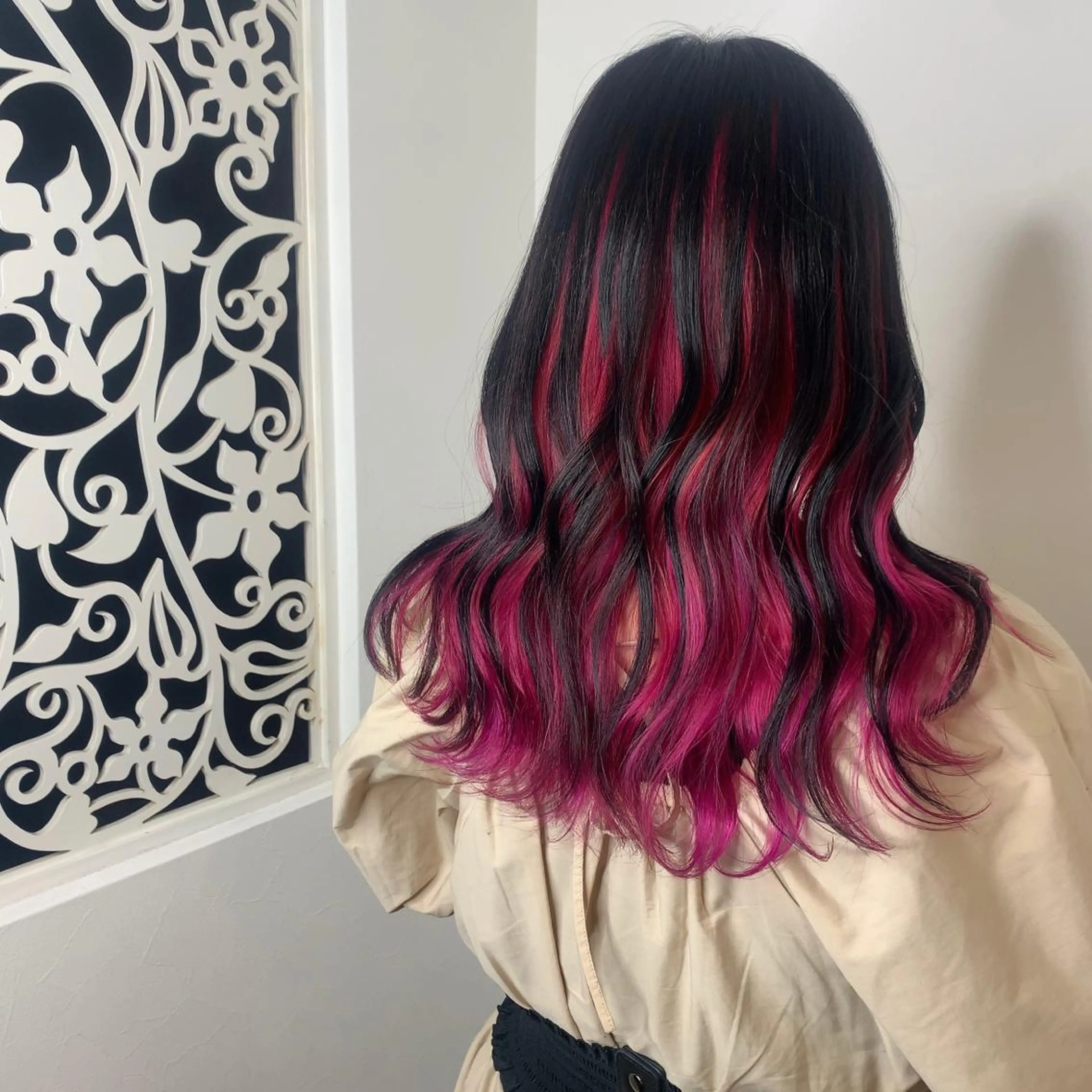 カラー インナーカラー ピンクカラー Hair Resort Noble(ヘアリゾートノーブル)所属・オオヤ カナのヘアスタイル