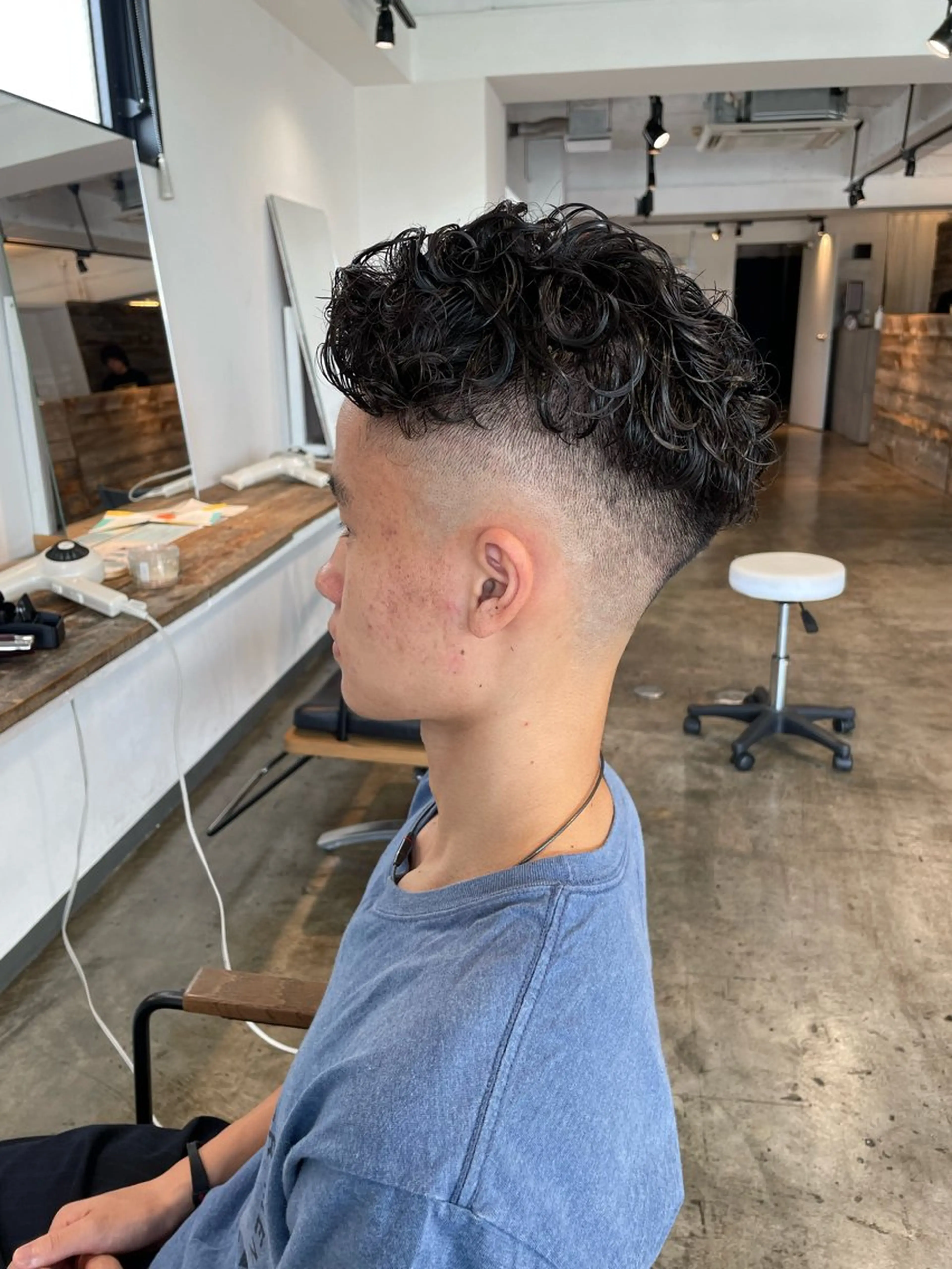 パーマ メンズ フェードカット メンズパーマ スキンフェード カット パーマ ハイトーン/レイヤー /ケアブリーチ石川治のヘアスタイル