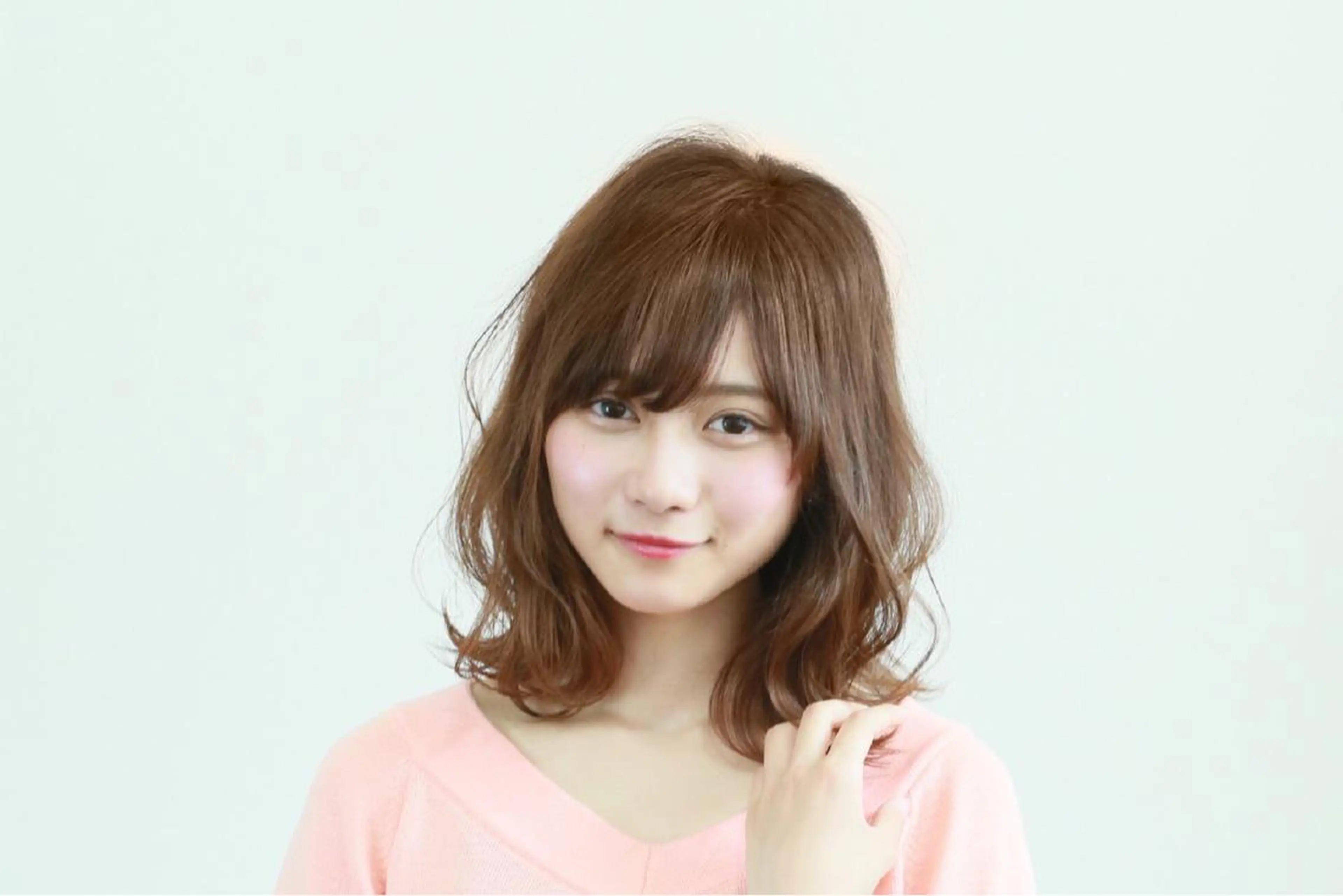 ミディアム カット ヘアカラー 新宿メンズパーマ メンズバレイヤージュのヘアスタイル